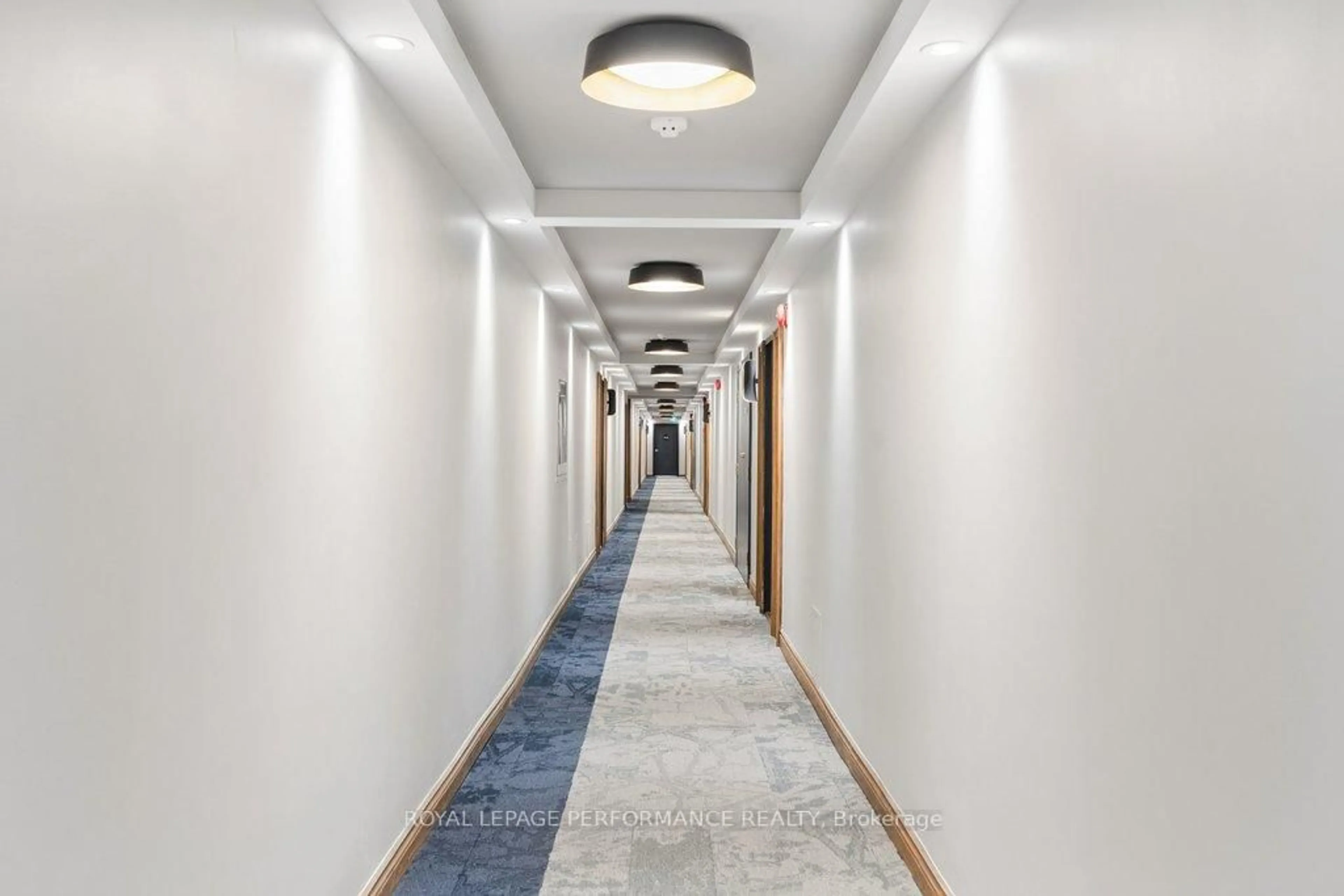 Indoor foyer for 500 Laurier Ave #1608, Ottawa Ontario K1R 5E1