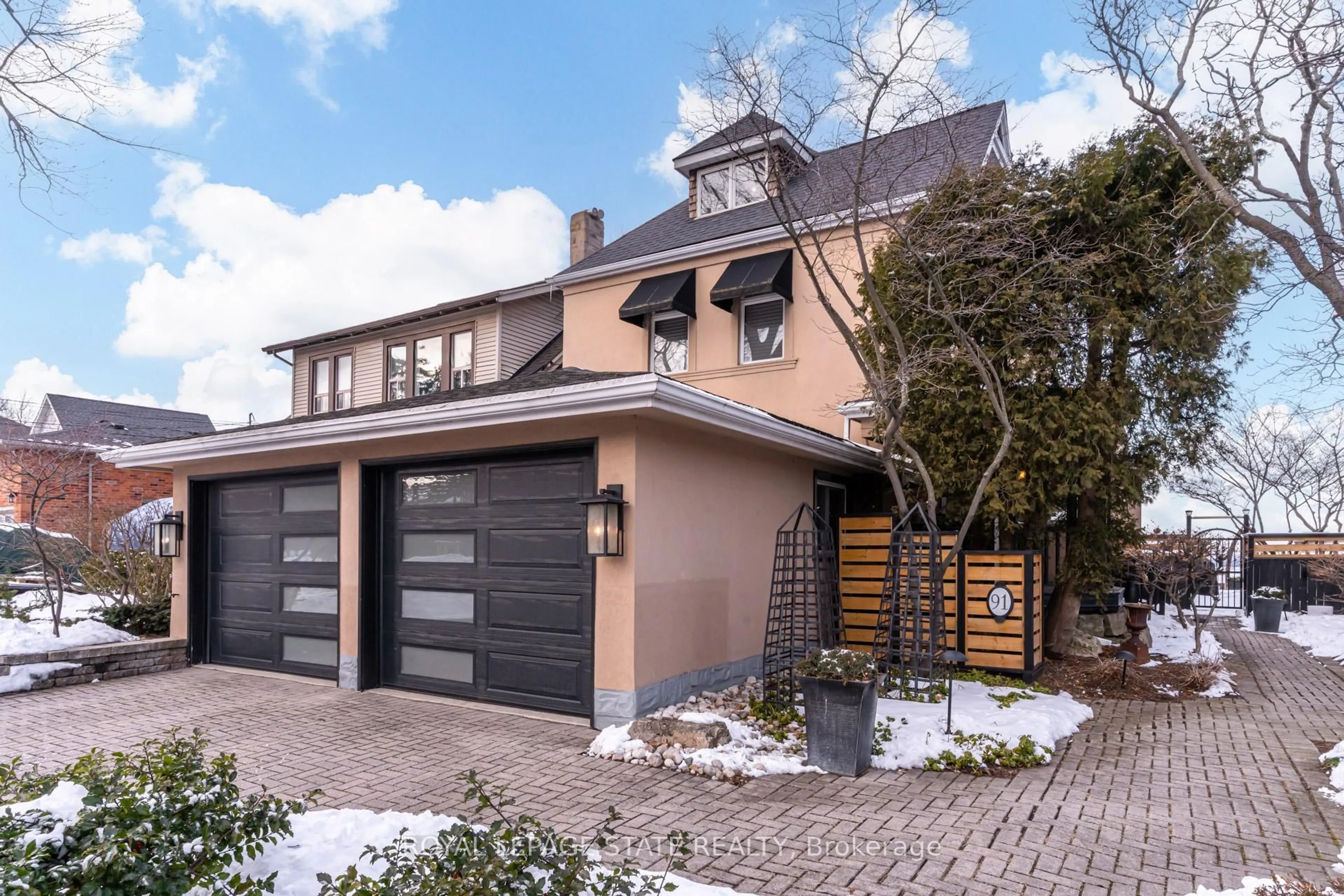 Home with brick exterior material, street for 91 Mountain Park Ave, Hamilton Ontario L9A 1A1