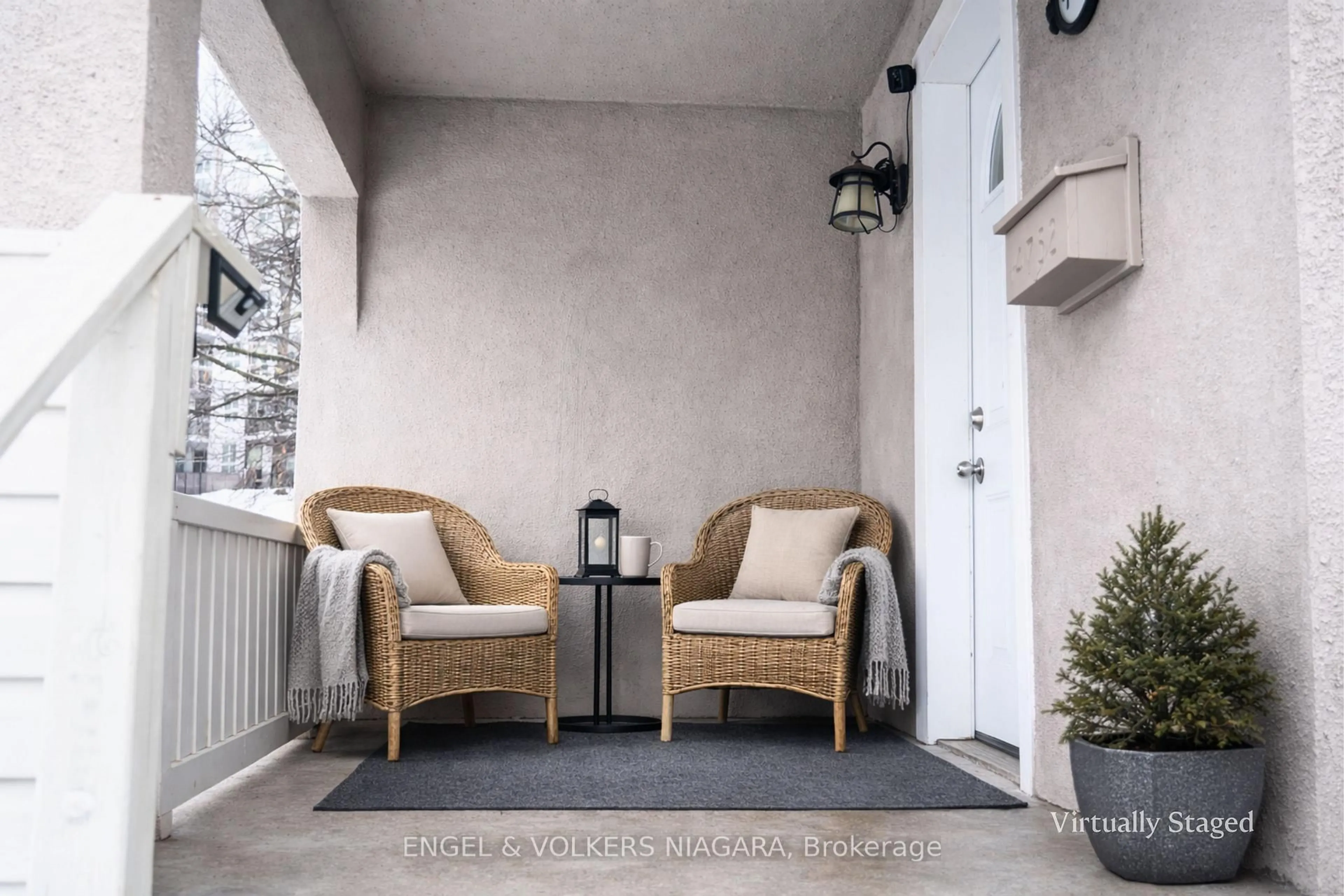 Patio, street for 4752 Crawford Pl, Niagara Falls Ontario L2E 1Z2