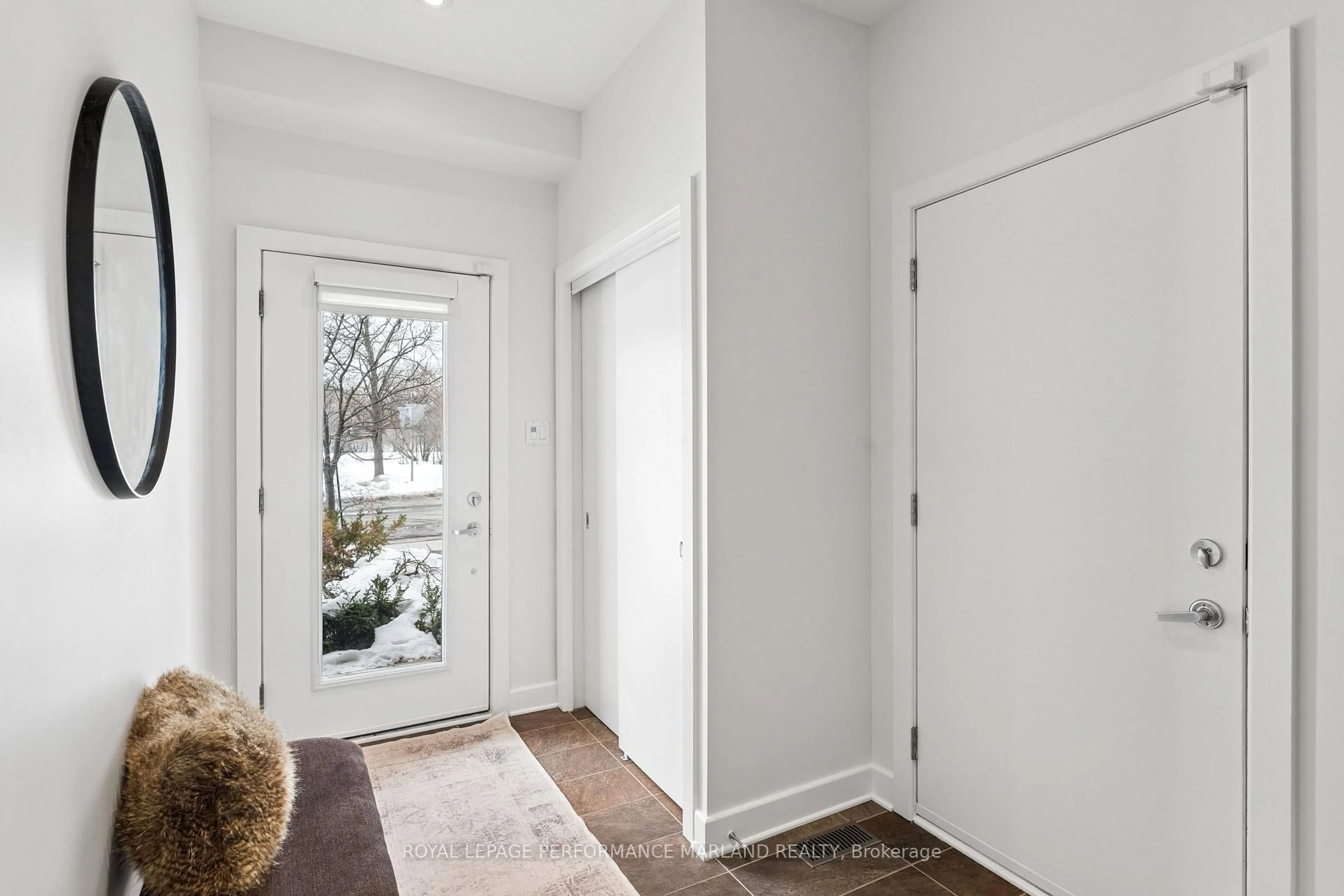 Indoor entryway for 1097 North River Rd, Ottawa Ontario K1K 3W1
