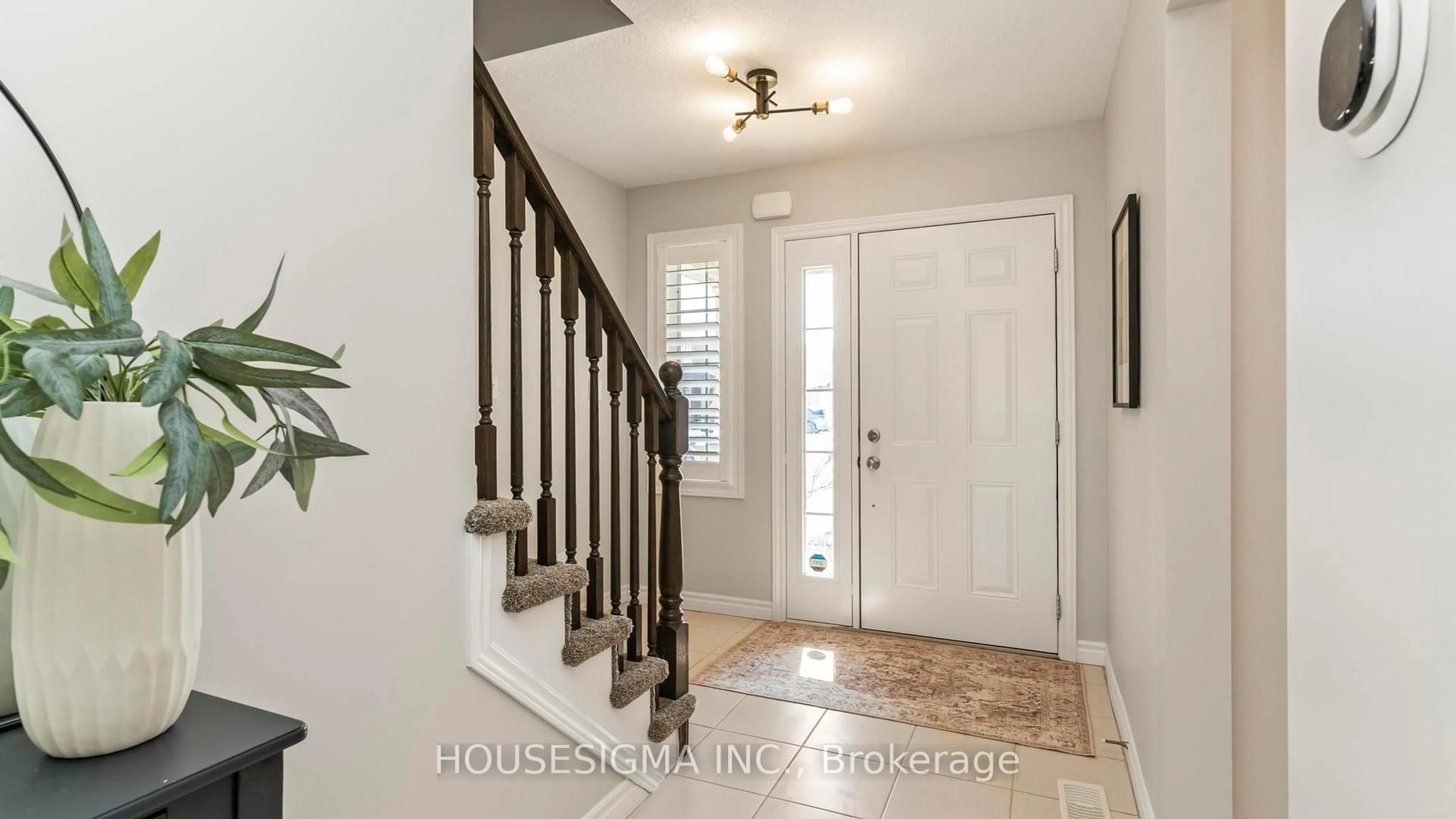 Indoor entryway for 2578 Asima Dr, London South Ontario N6M 0B5