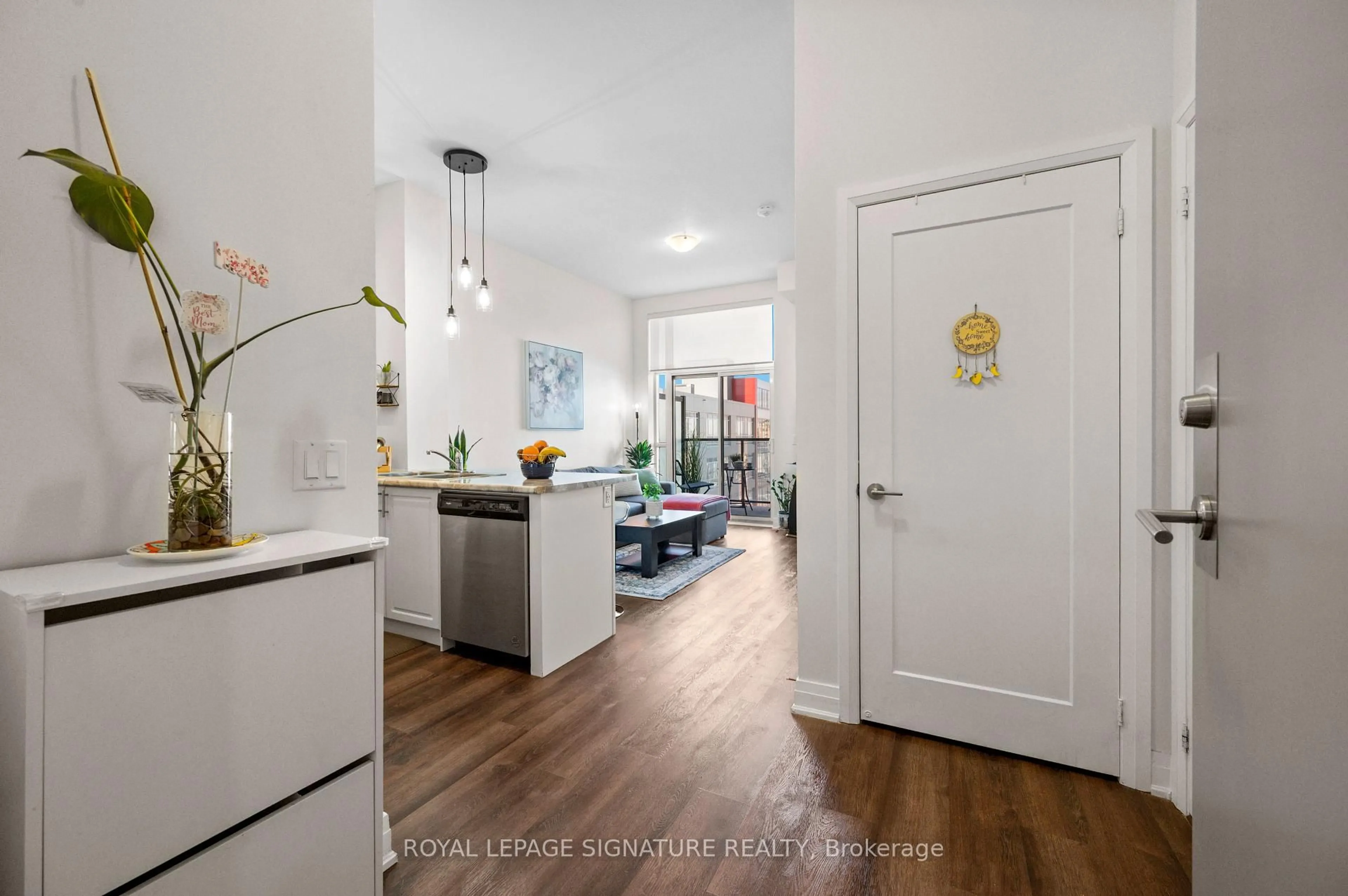 Open concept kitchen, unknown for 16 Concord Pl #630, Grimsby Ontario L3M 0J1