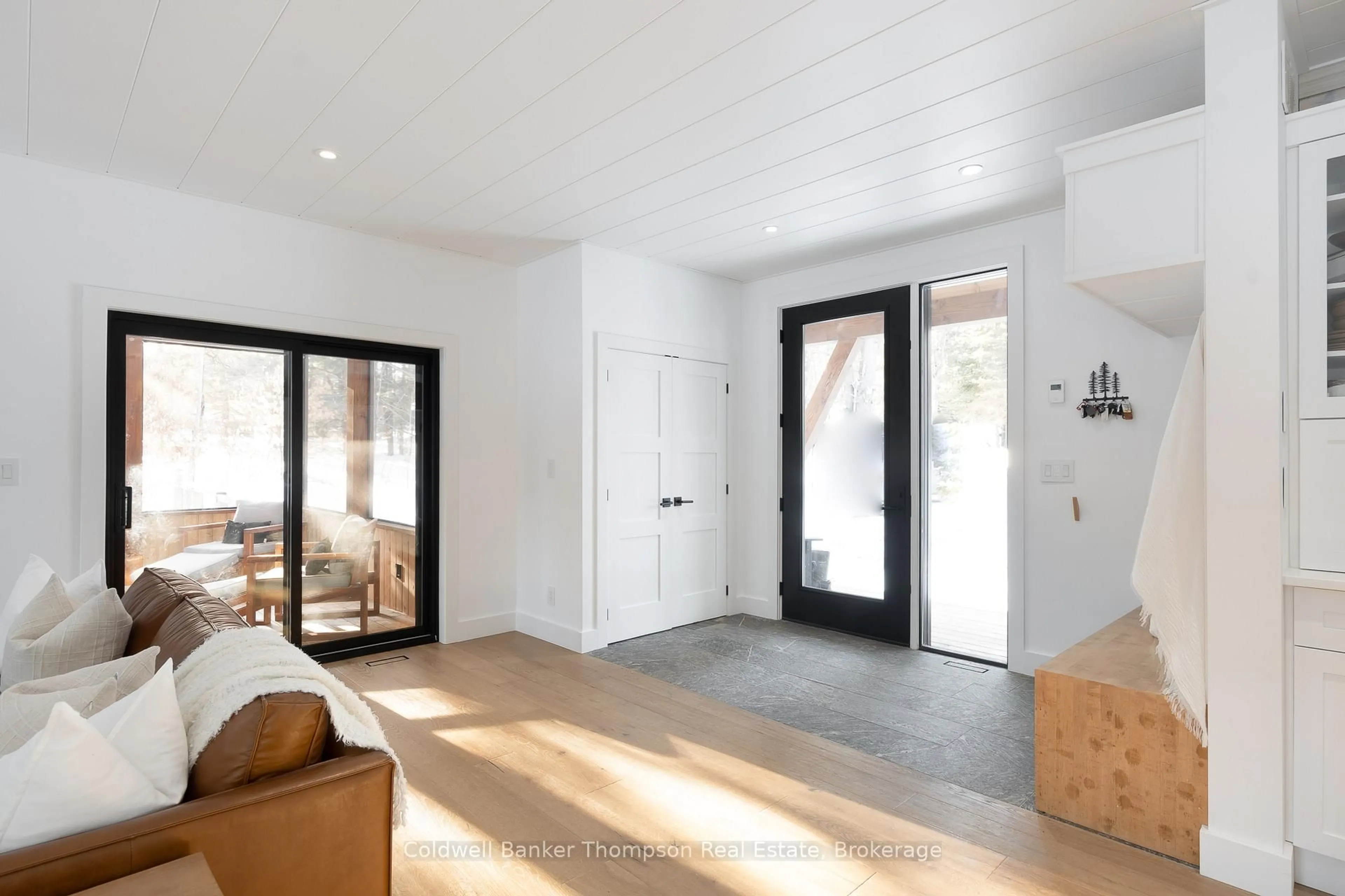 Indoor entryway for 105 Spruce Dr, Huntsville Ontario P0B 1L0