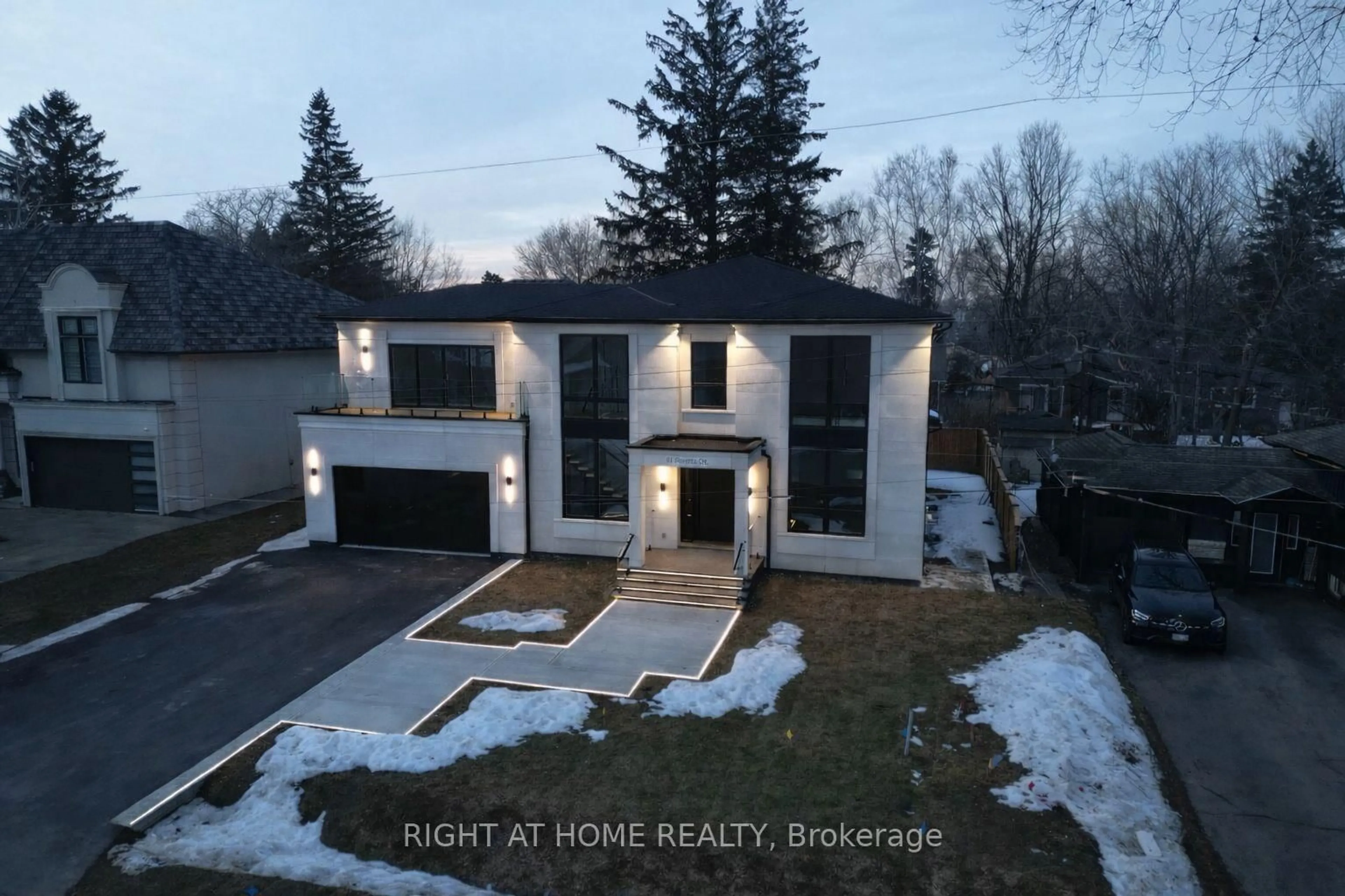 A pic from outside/outdoor area/front of a property/back of a property/a pic from drone, unknown for 61 Floresta Crt, Hamilton Ontario L9G 1R6