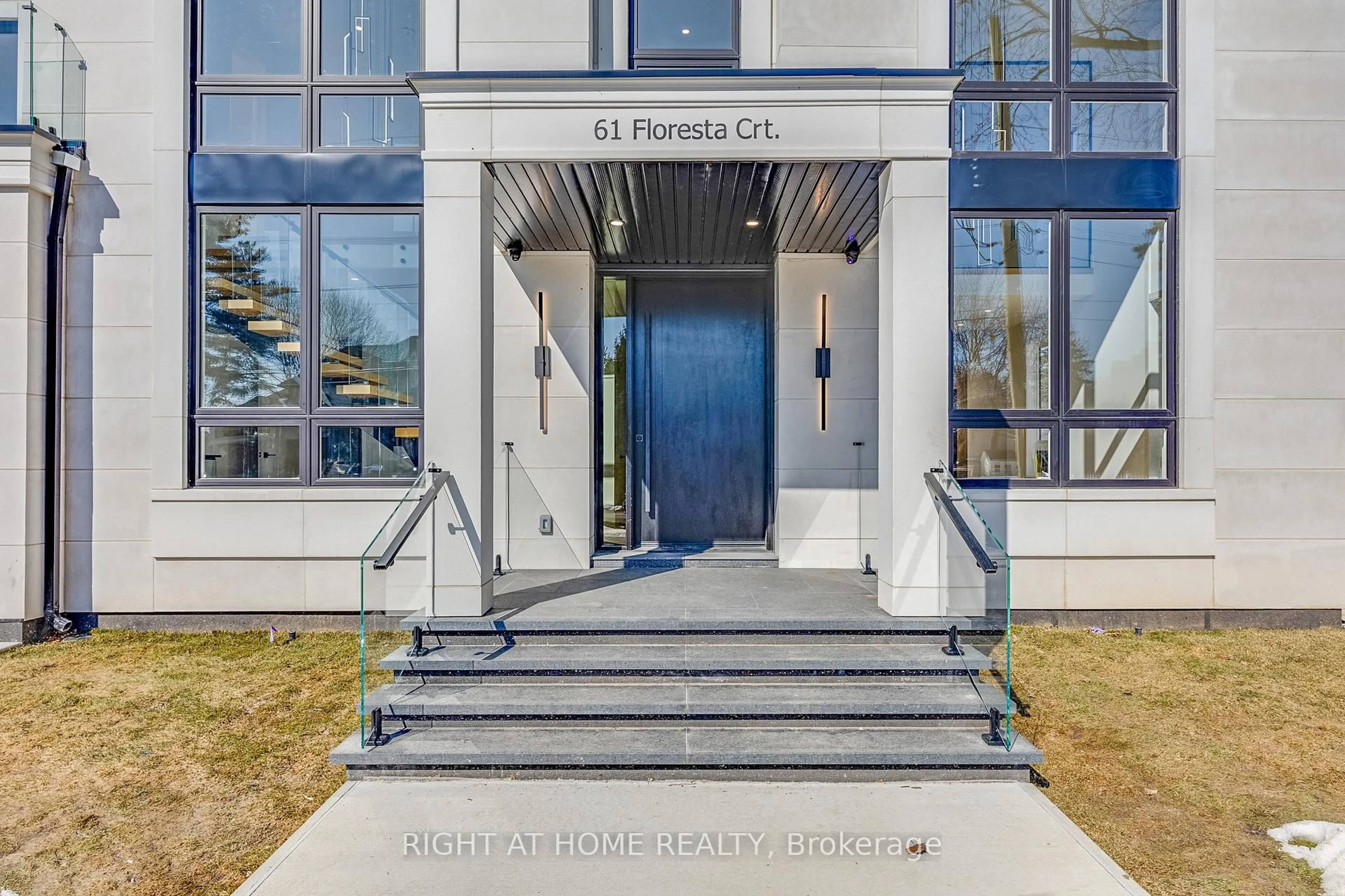 Indoor entryway for 61 Floresta Crt, Hamilton Ontario L9G 1R6