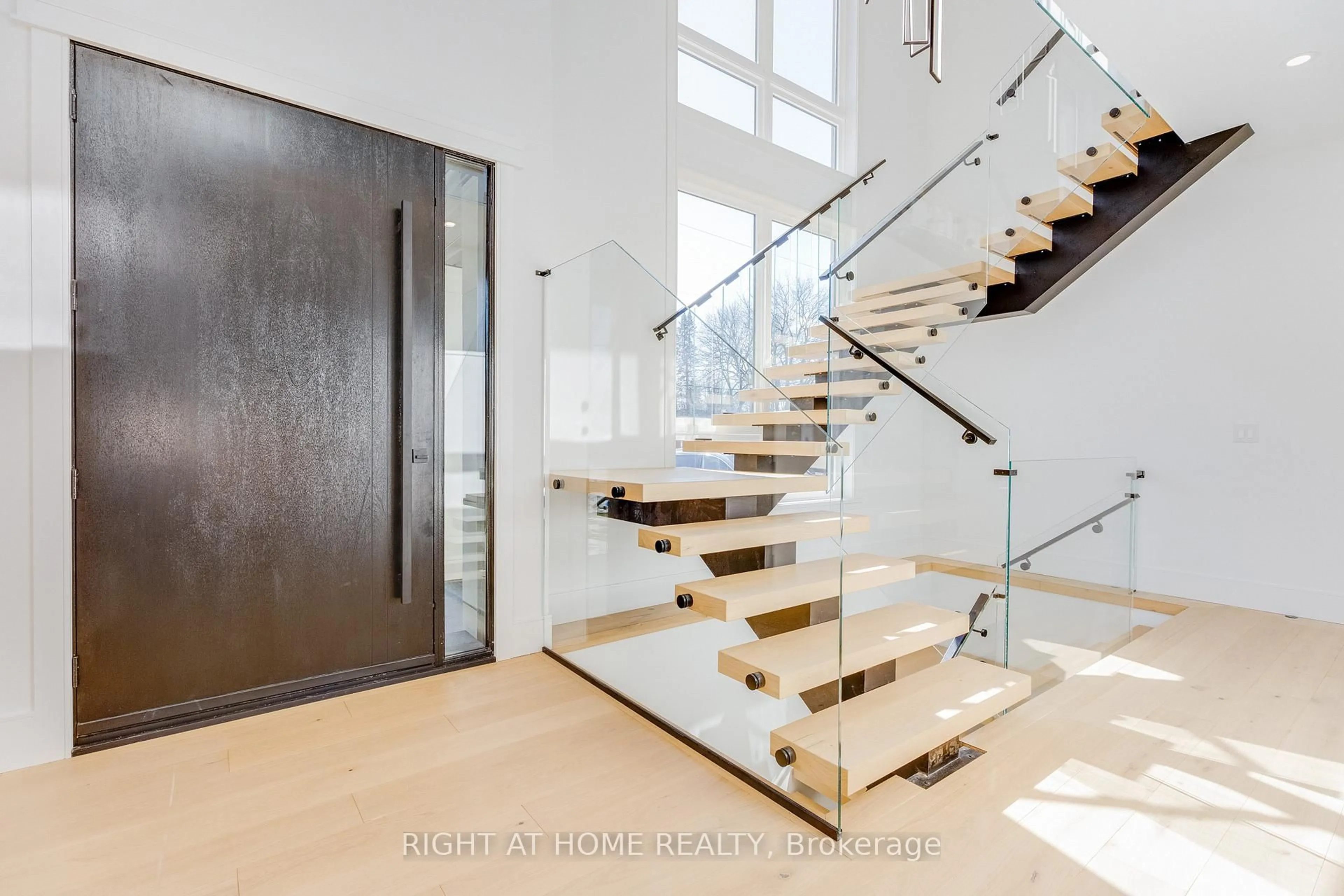 Stairs for 61 Floresta Crt, Hamilton Ontario L9G 1R6