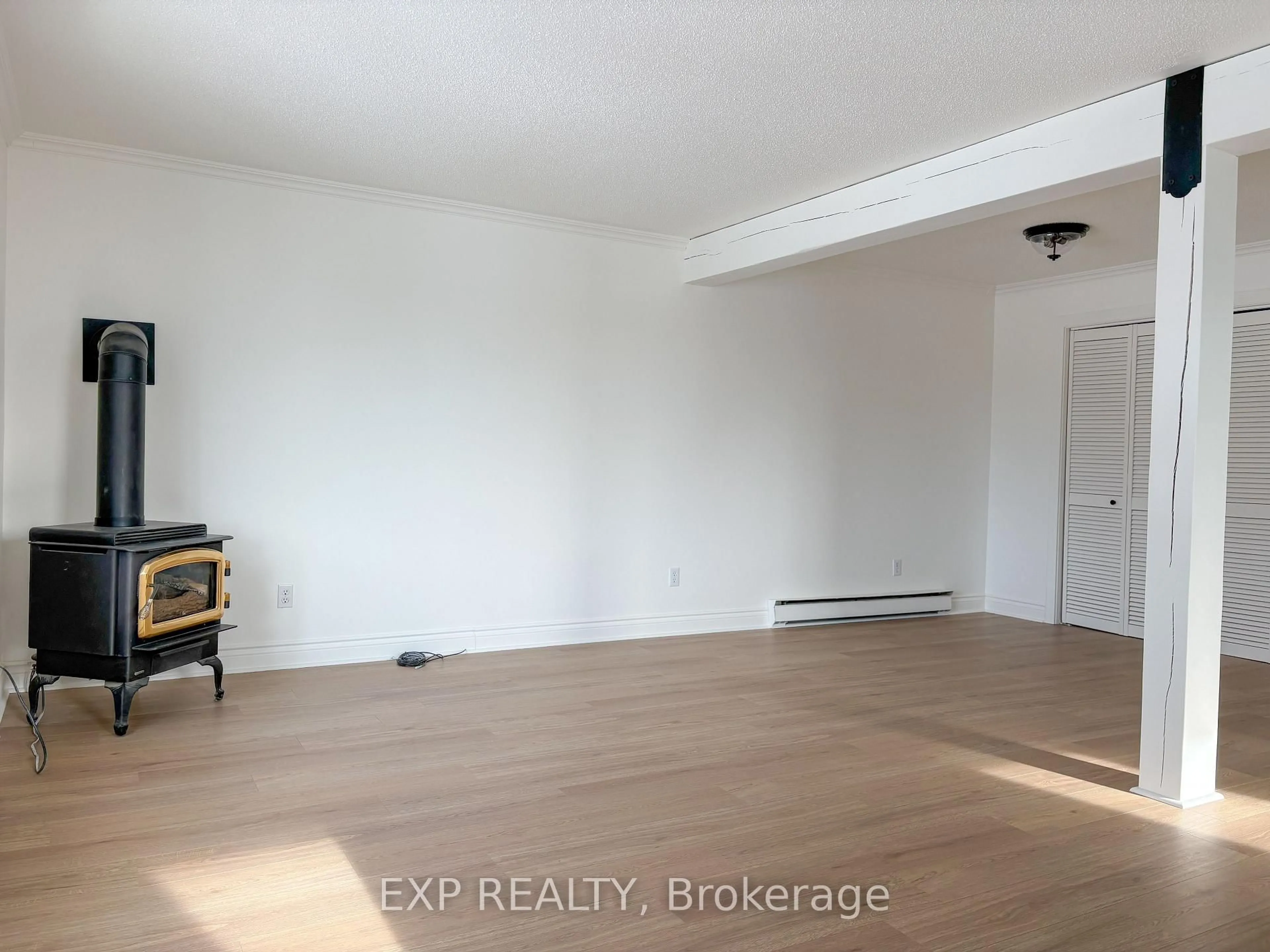 A pic of a room for 349 Raglan St, Renfrew Ontario K7V 1P2