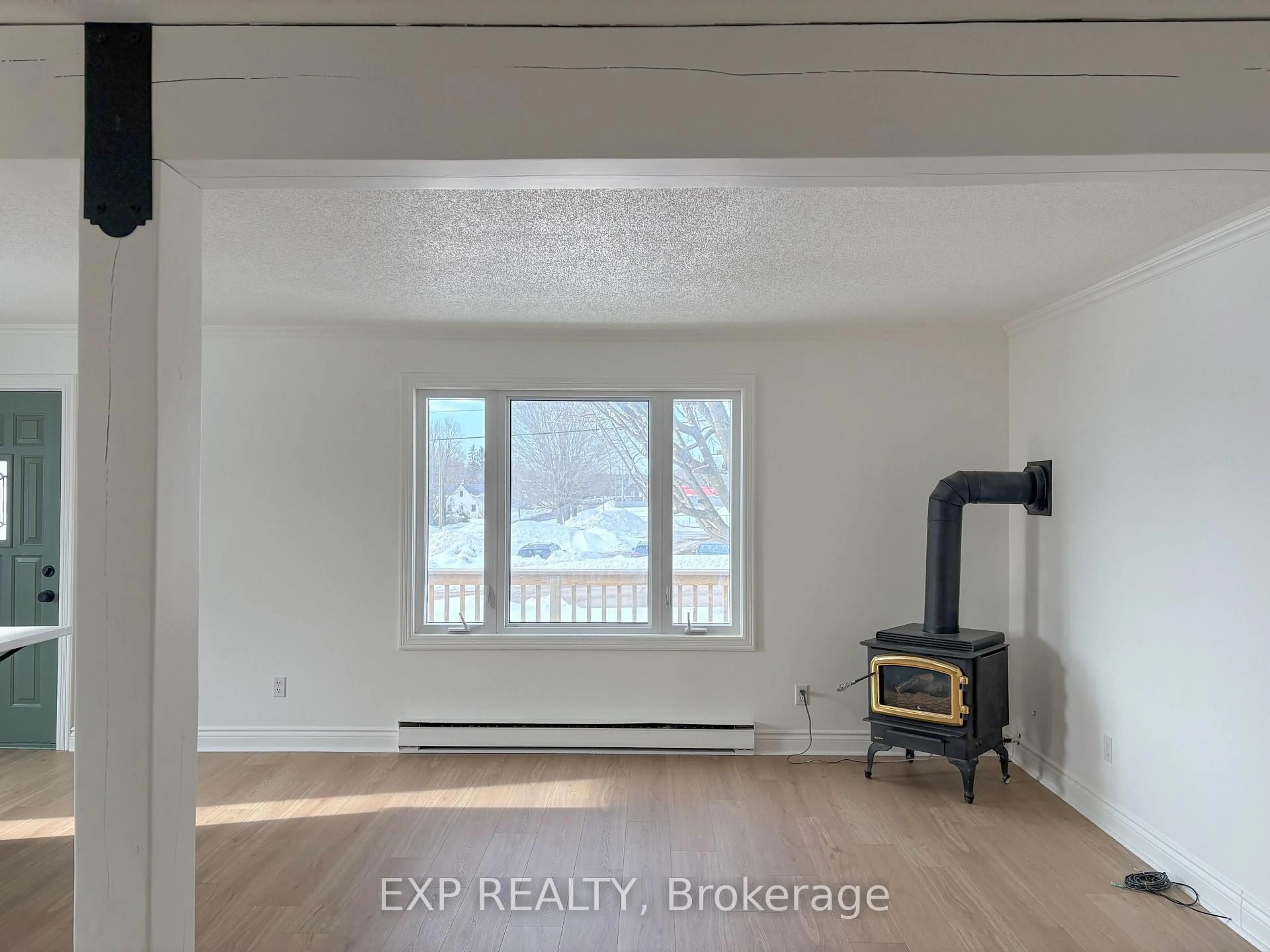 A pic of a room for 349 Raglan St, Renfrew Ontario K7V 1P2