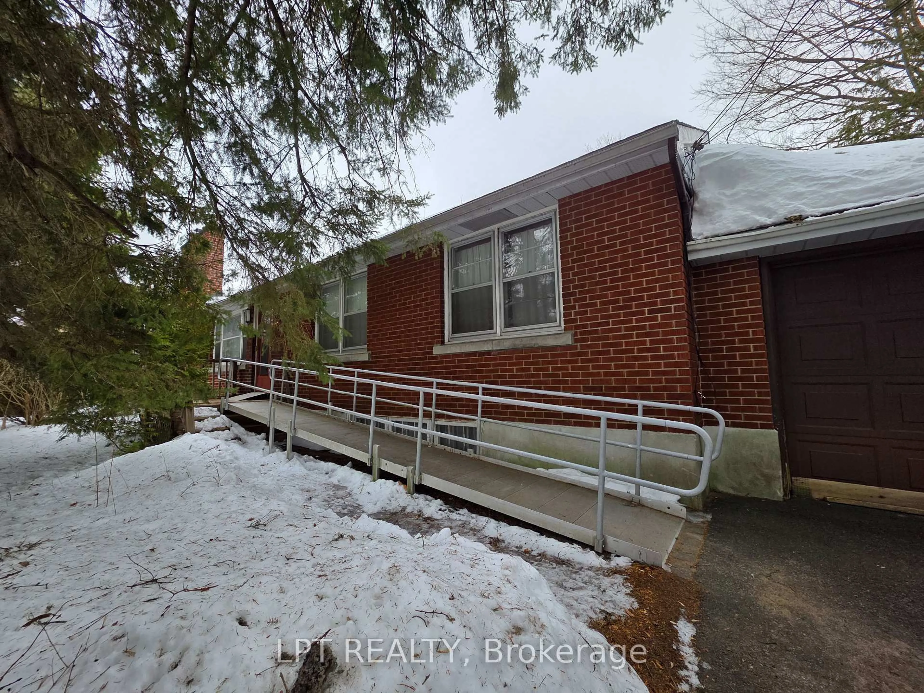 Unknown for 2306 Lawn Ave, Ottawa Ontario K2B 7B4