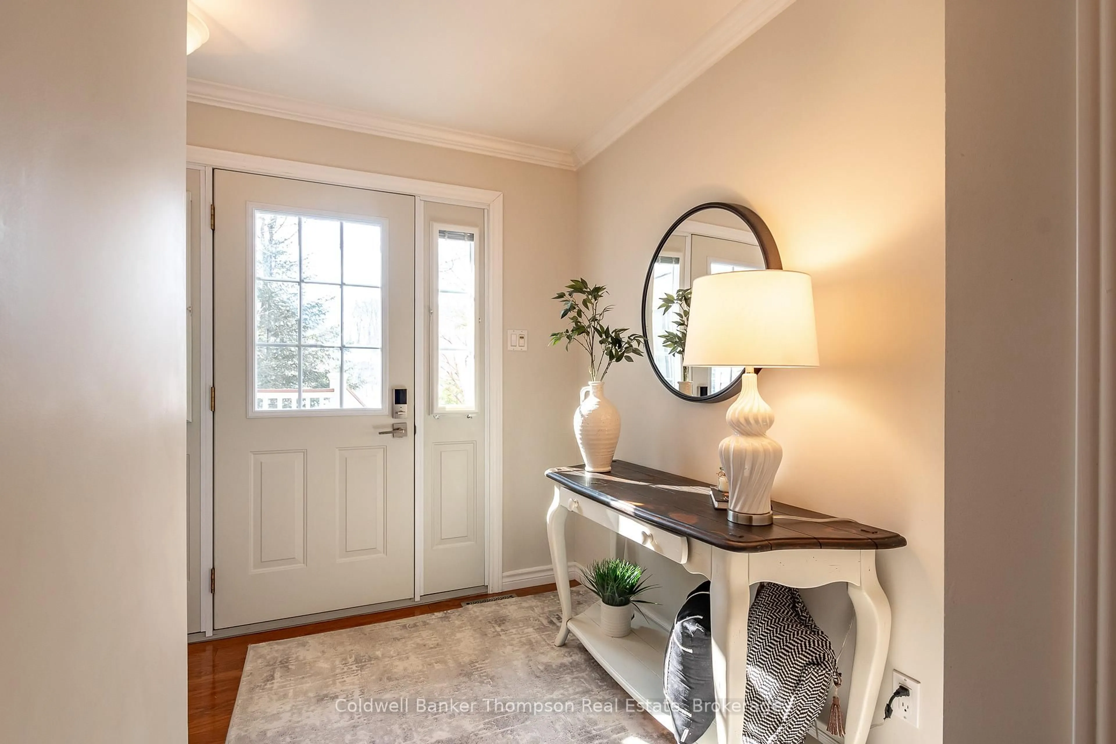 Indoor entryway for 24 Birchwood Cres, Huntsville Ontario P1H 0A6