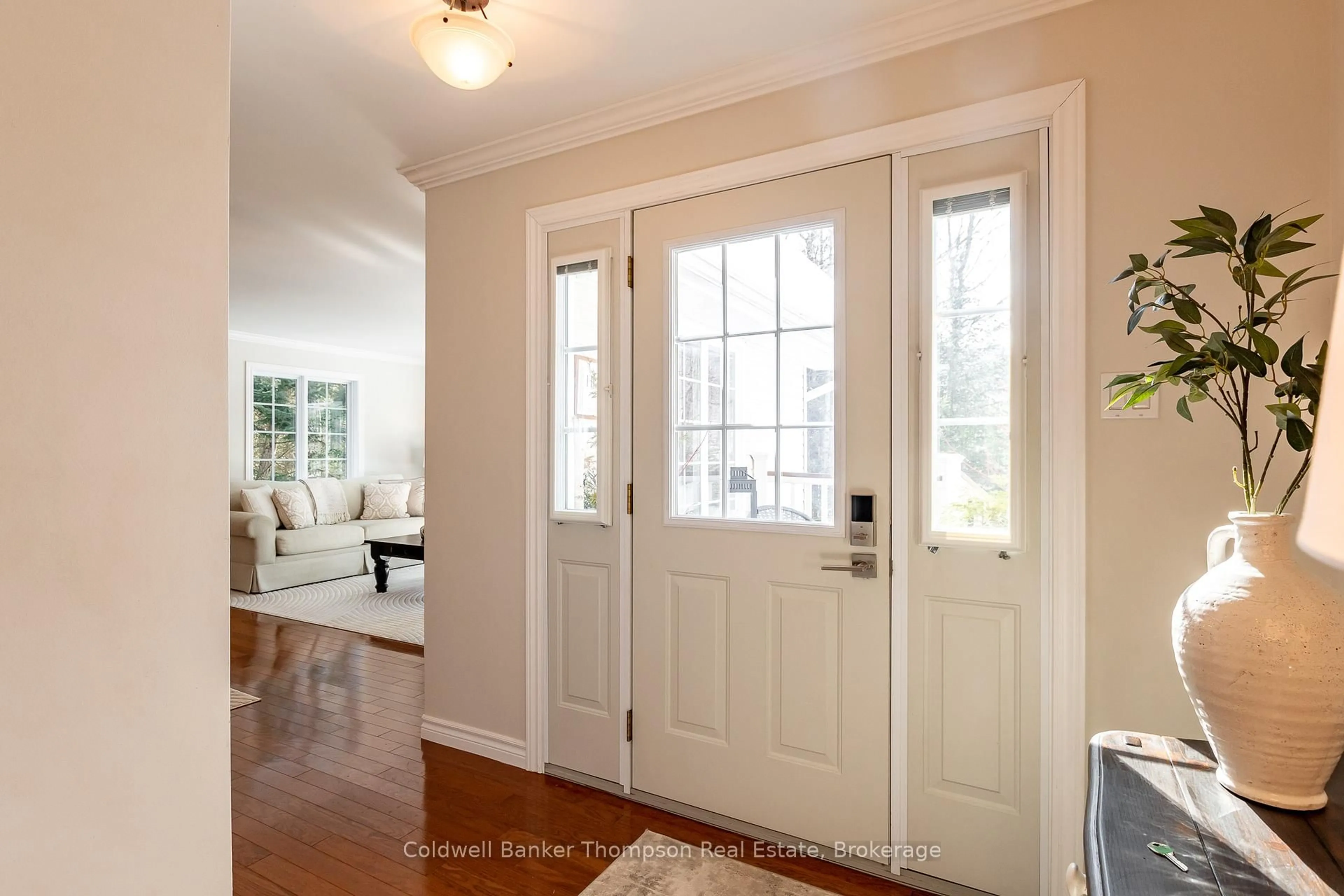 Indoor entryway for 24 Birchwood Cres, Huntsville Ontario P1H 0A6