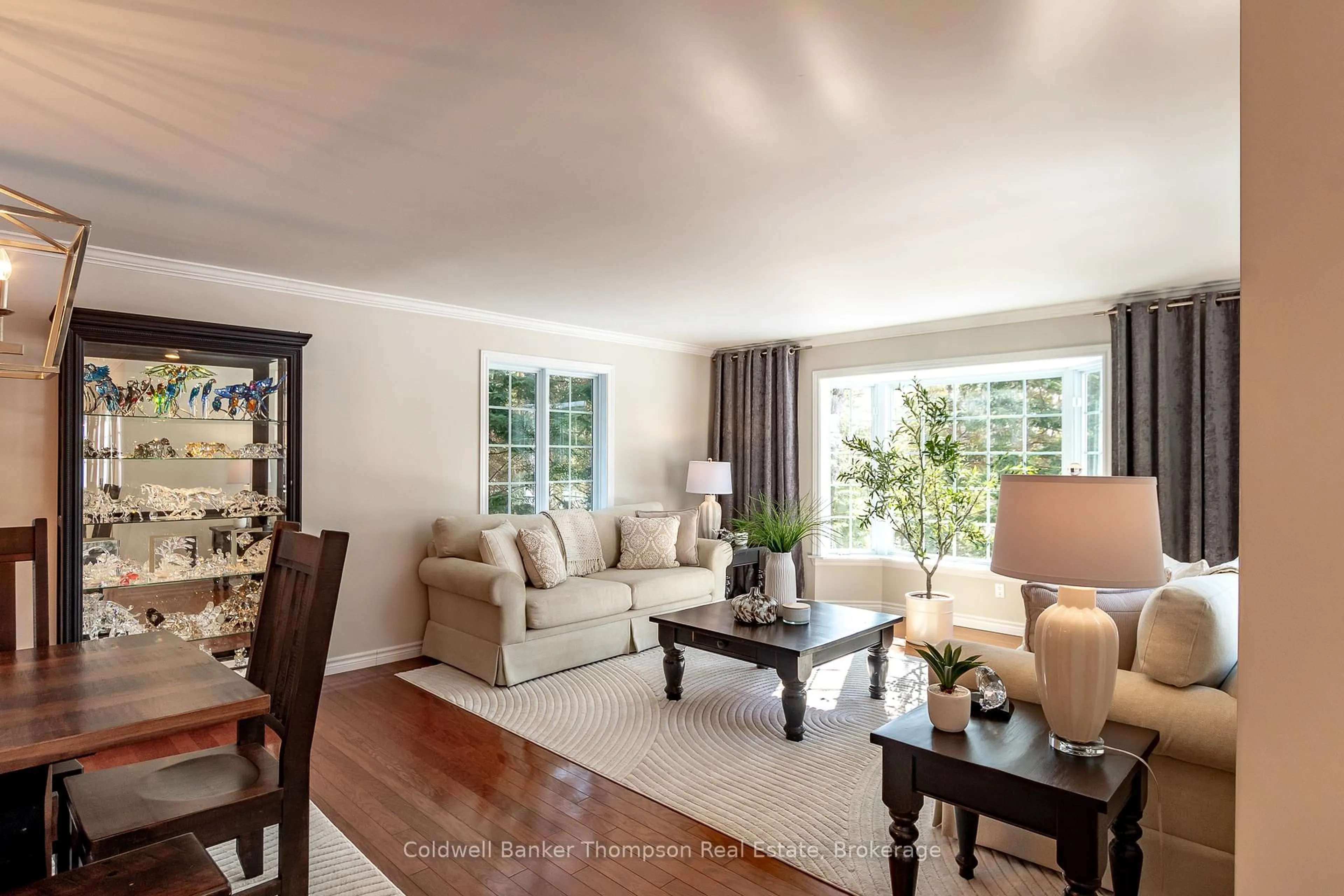 Living room with furniture, unknown for 24 Birchwood Cres, Huntsville Ontario P1H 0A6