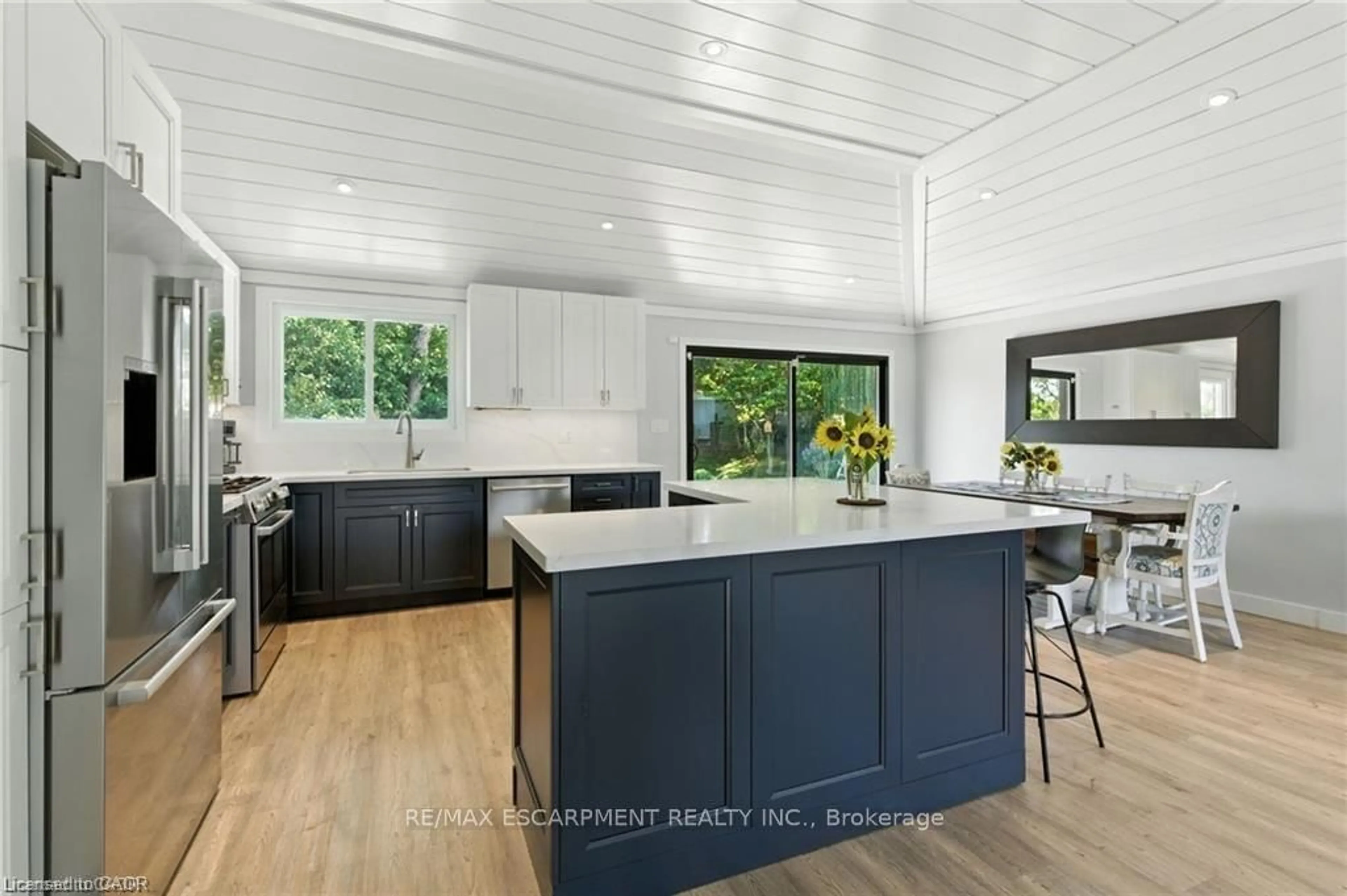 Open concept kitchen, unknown for 19 Wallace Pl, Haldimand Ontario N3W 1G4