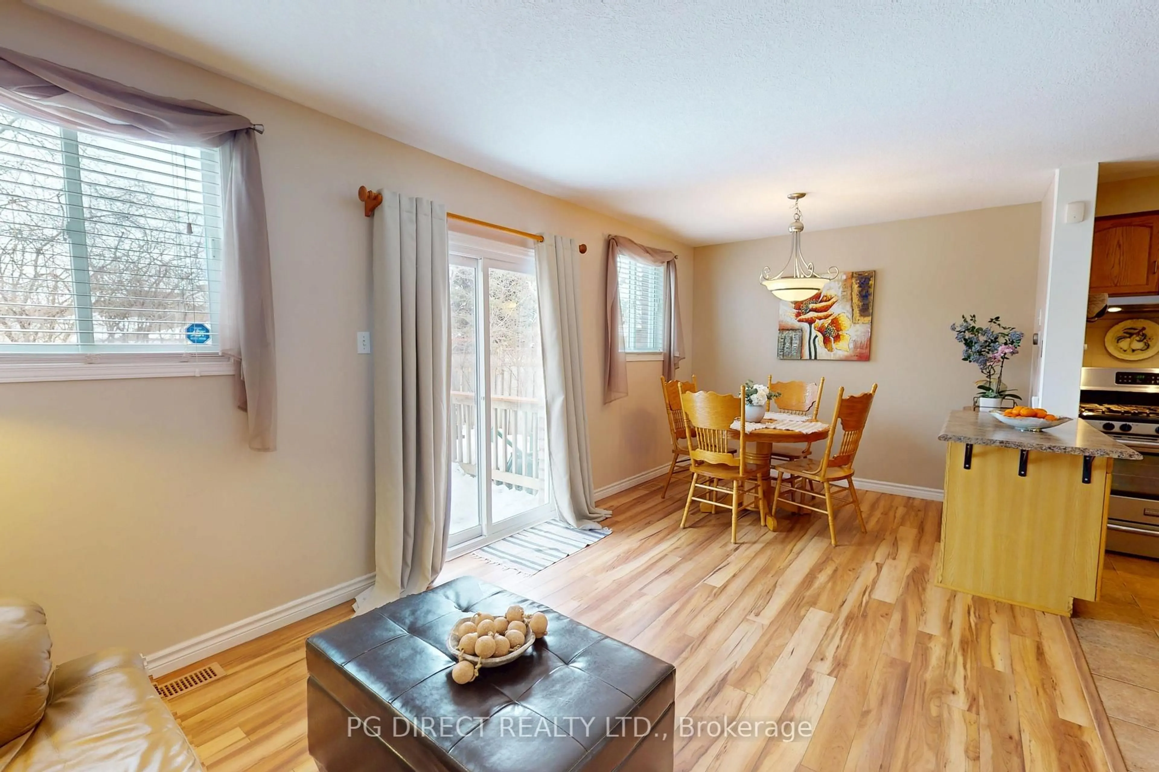 Dining room, wood/laminate floor for 89 Inverness Dr, Guelph Ontario N1E 6E4