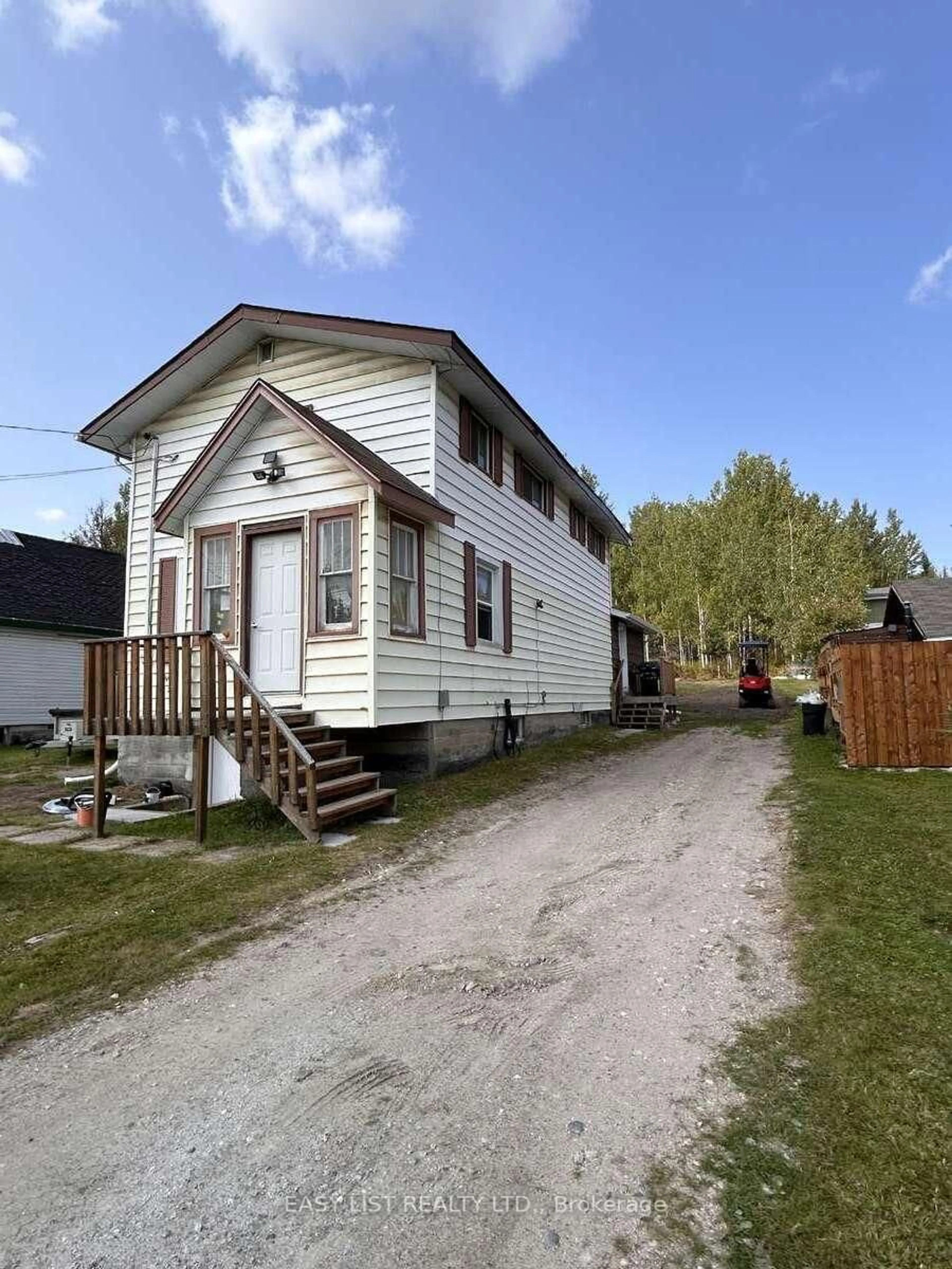 A pic from outside/outdoor area/front of a property/back of a property/a pic from drone, street for 153 Third Ave, Hornepayne Ontario P0M 1Z0