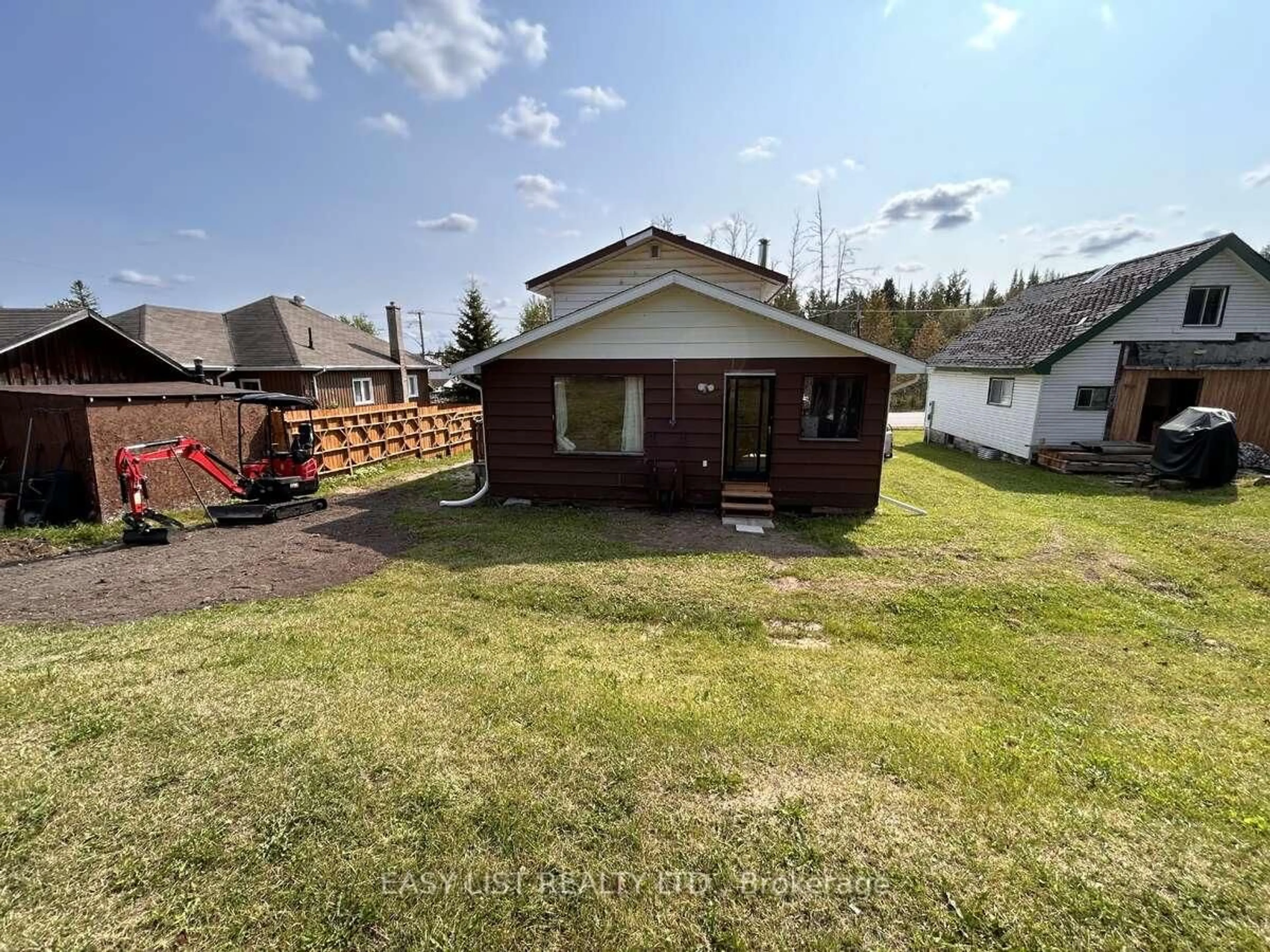 A pic from outside/outdoor area/front of a property/back of a property/a pic from drone, building for 153 Third Ave, Hornepayne Ontario P0M 1Z0
