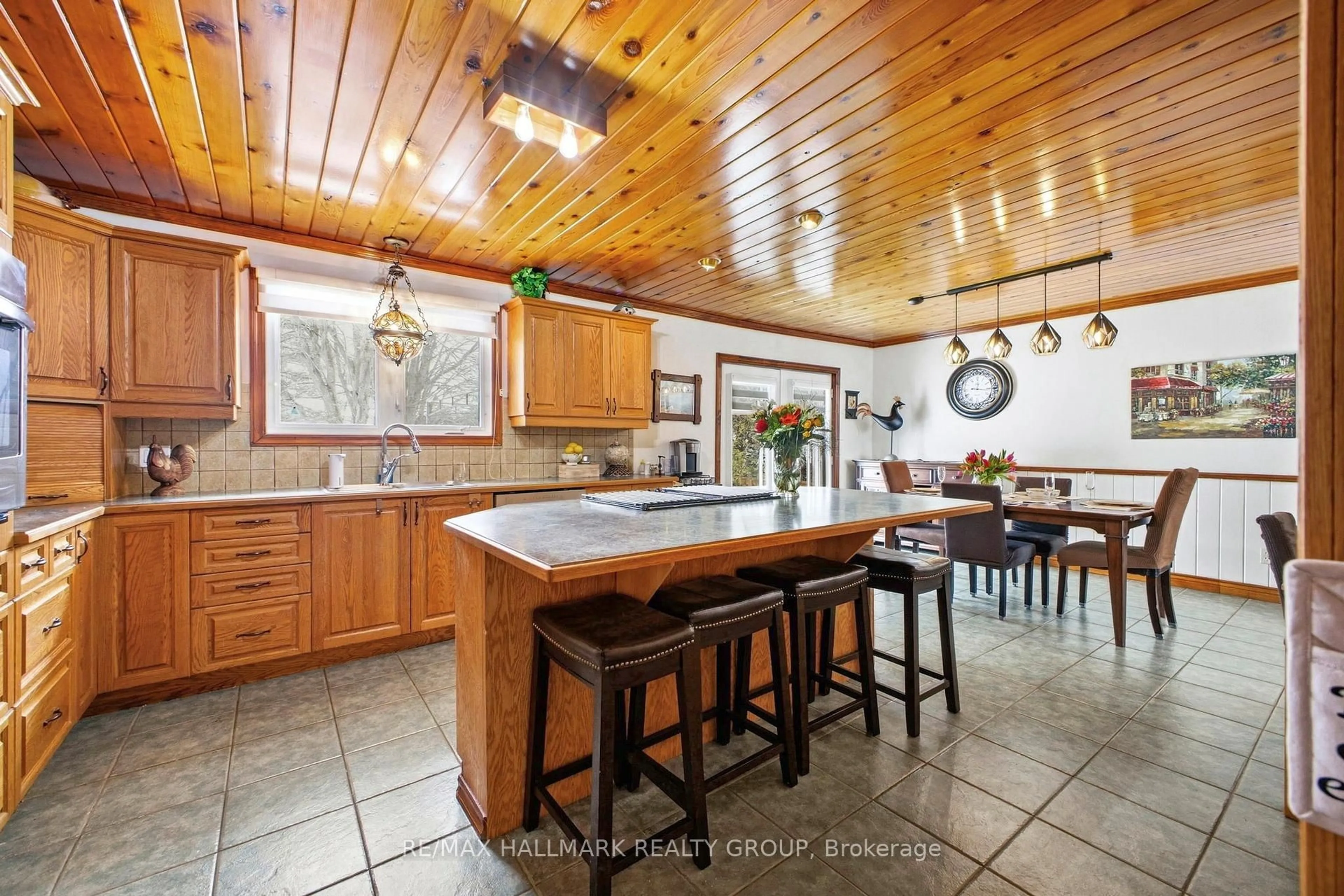 Open concept kitchen, ceramic/tile floor for 1572 Boyer Rd, Orleans Ontario K1C 1R1