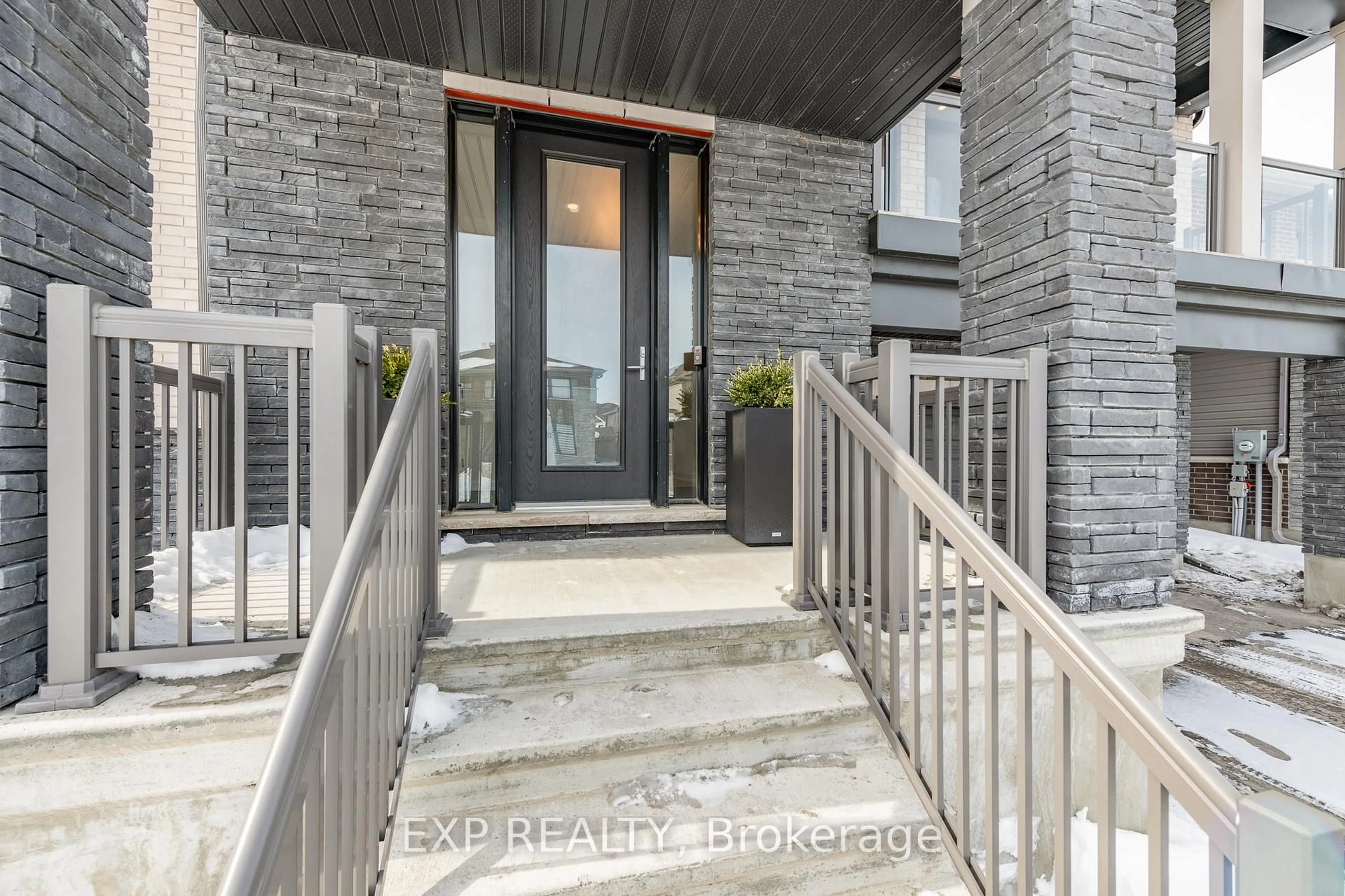 Indoor entryway for 35 Jetty Dr, Ottawa Ontario K4M 0N1