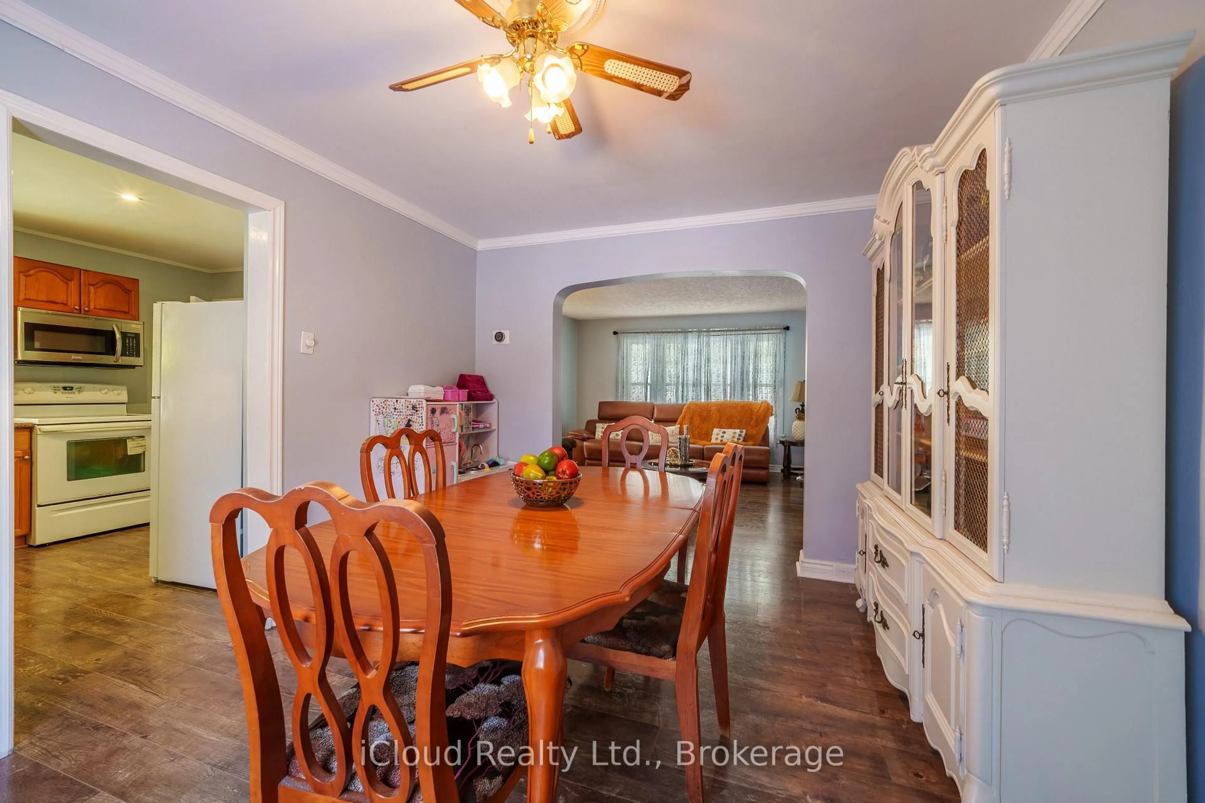 Dining room, wood/laminate floor for 2 Richmond Ave, St. Catharines Ontario L2R 3W7