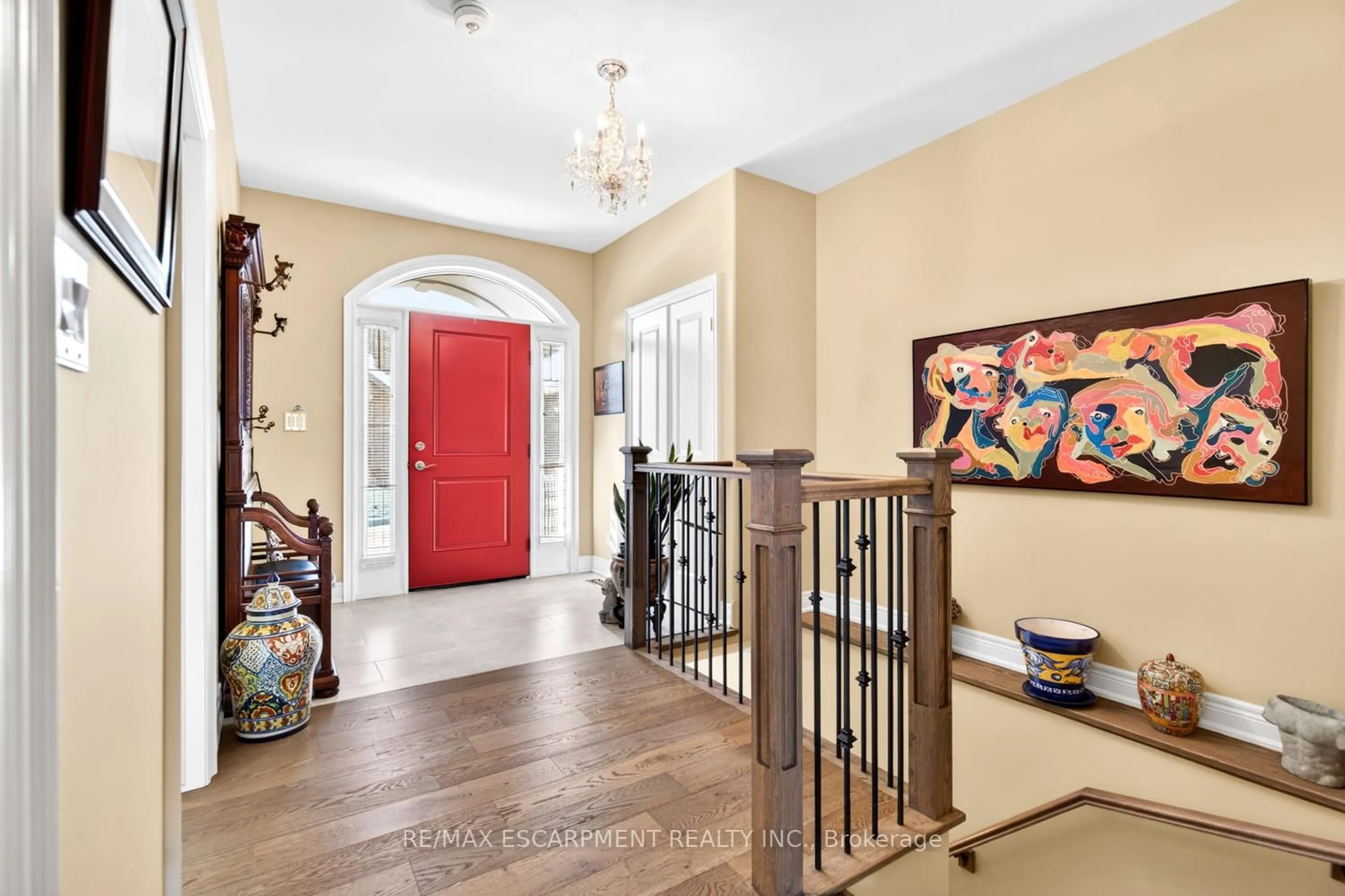 Indoor entryway for 3757 St. Peter Ave #4, Niagara Falls Ontario L2J 0G2