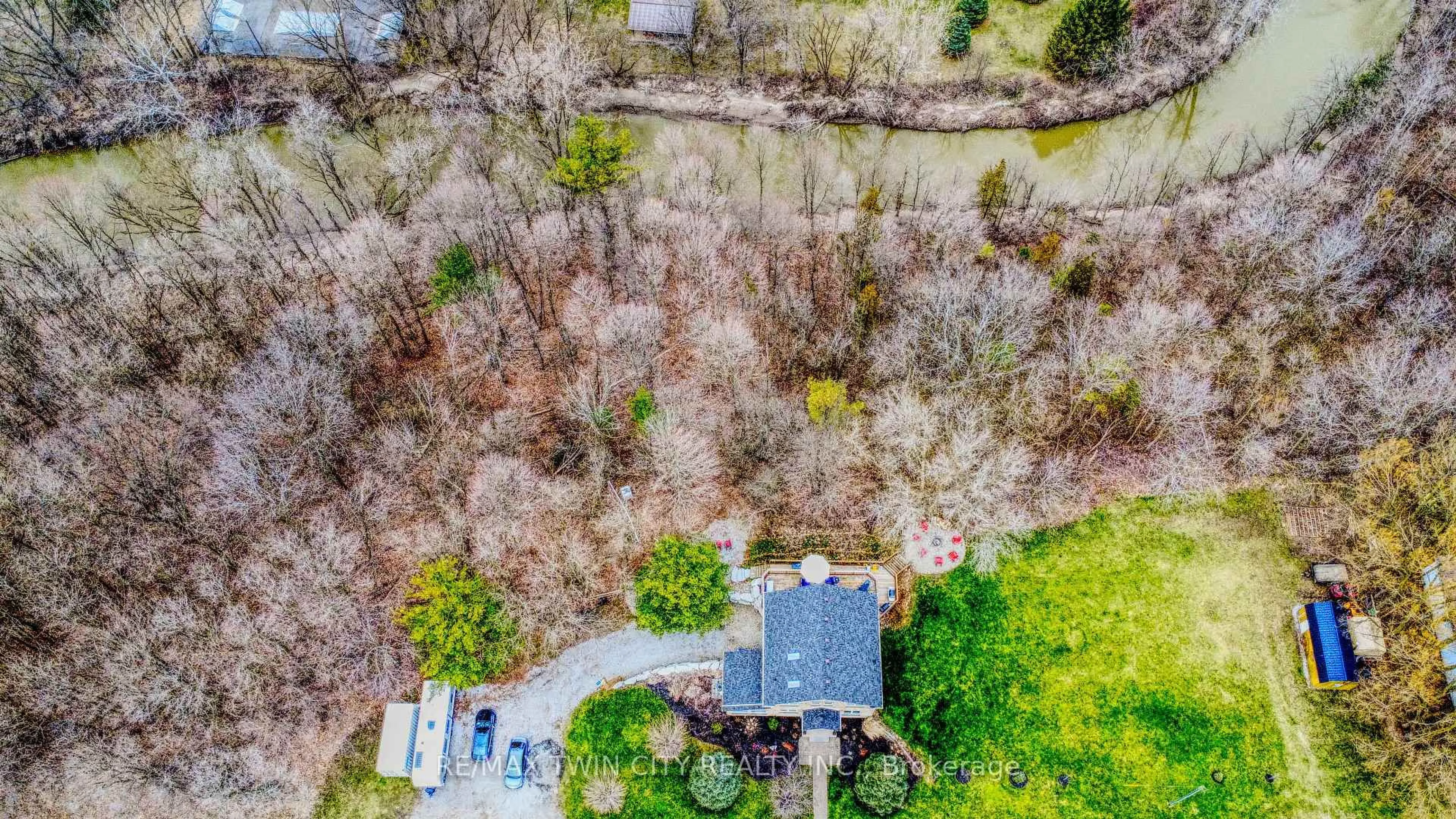 A pic from outside/outdoor area/front of a property/back of a property/a pic from drone, unknown for 31 Chapel St, Bayham Ontario N0J 1Z0