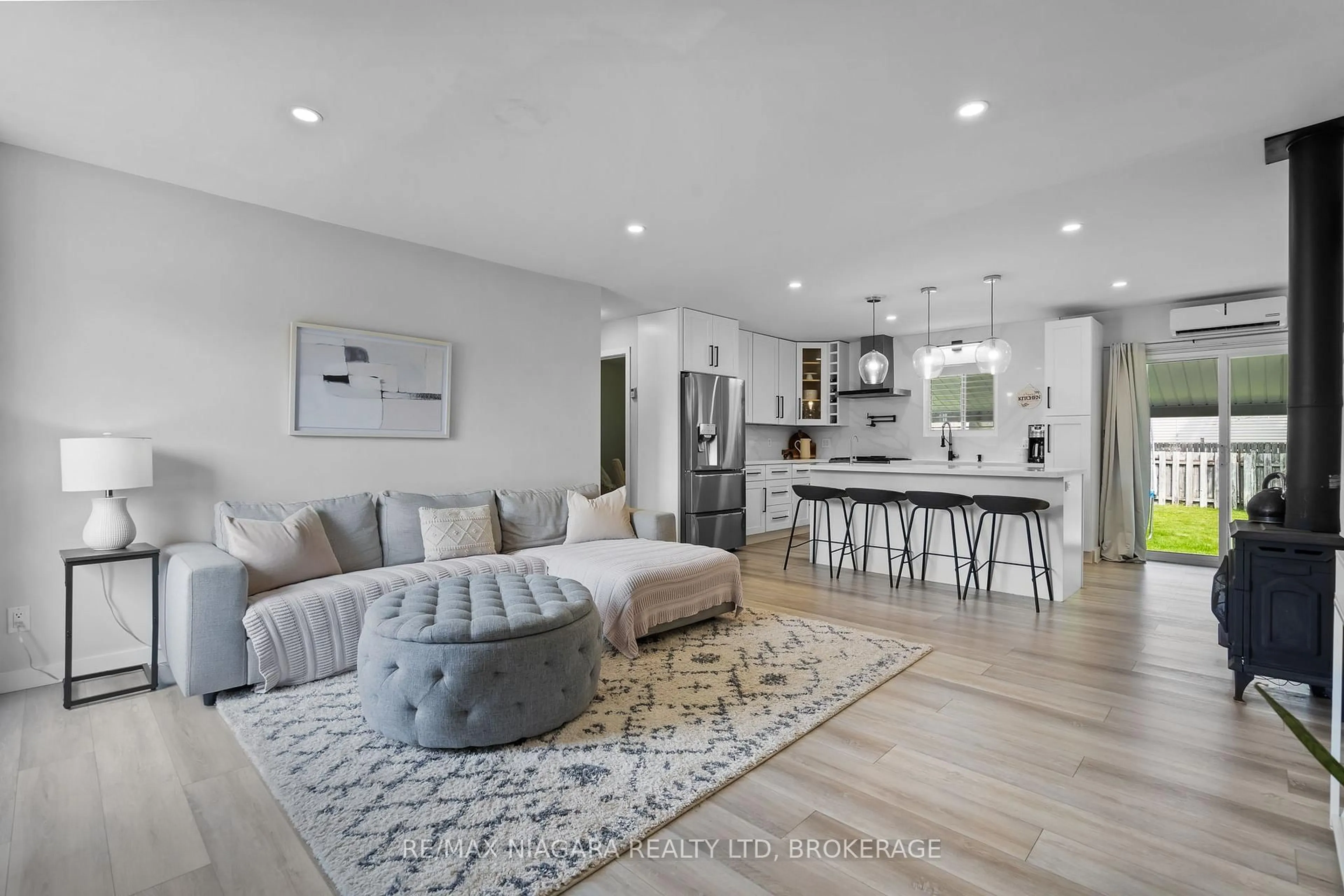 Open concept kitchen, unknown for 39 Pine St, Port Colborne Ontario L3K 3N6