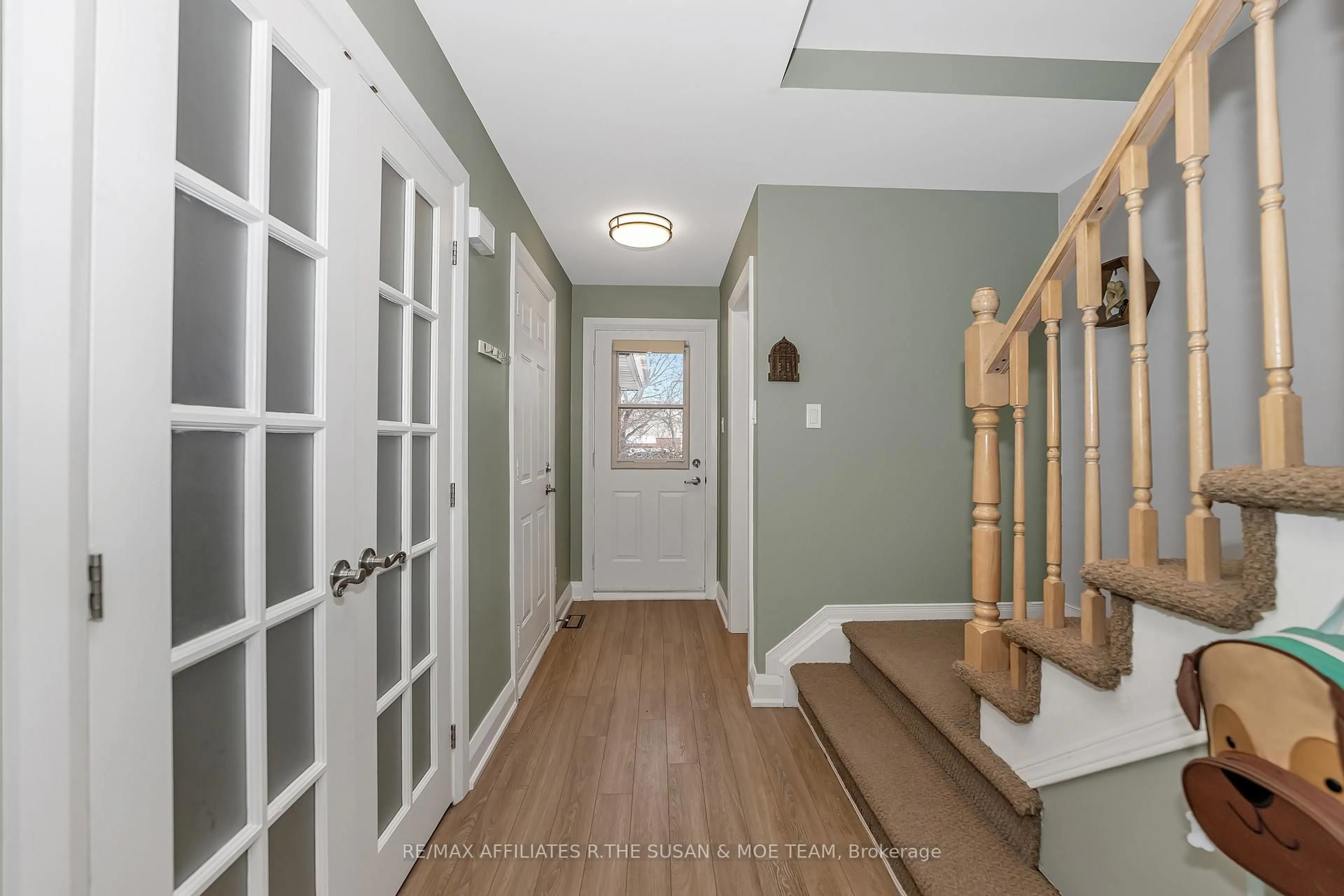 Indoor entryway for 59 Birchbank Cres, Ottawa Ontario K2M 2J9