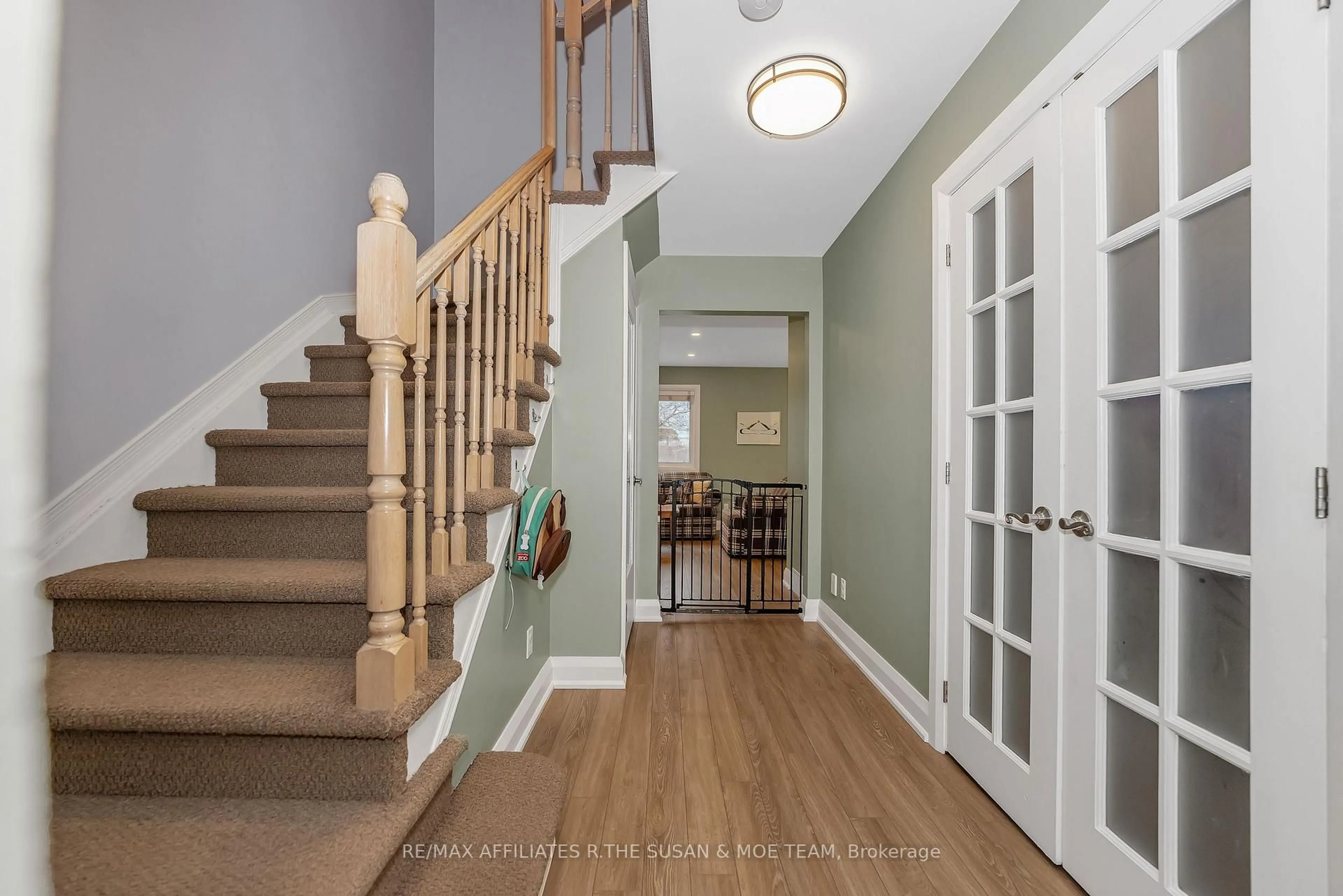 Indoor entryway for 59 Birchbank Cres, Ottawa Ontario K2M 2J9