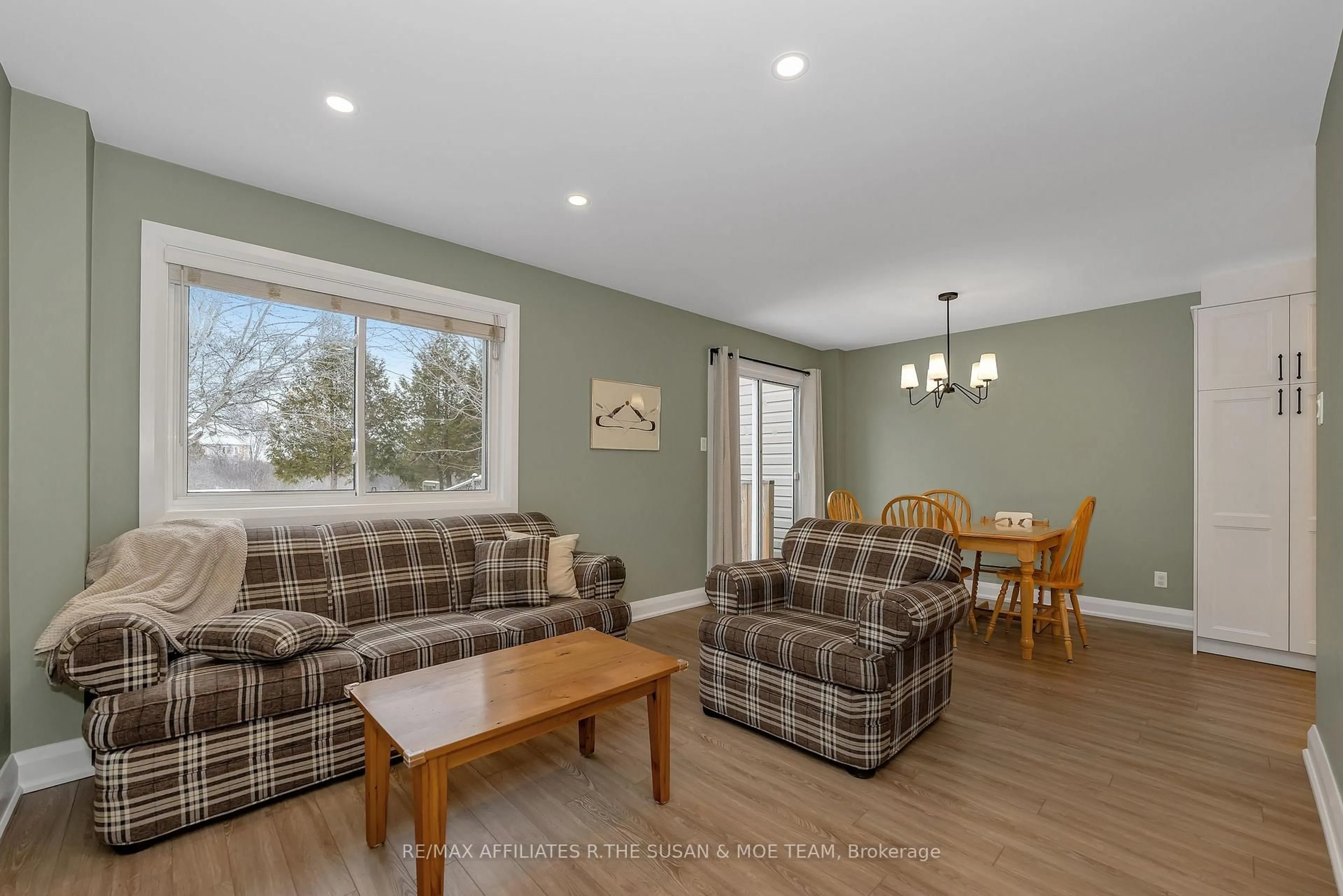 Living room with furniture, wood/laminate floor for 59 Birchbank Cres, Ottawa Ontario K2M 2J9