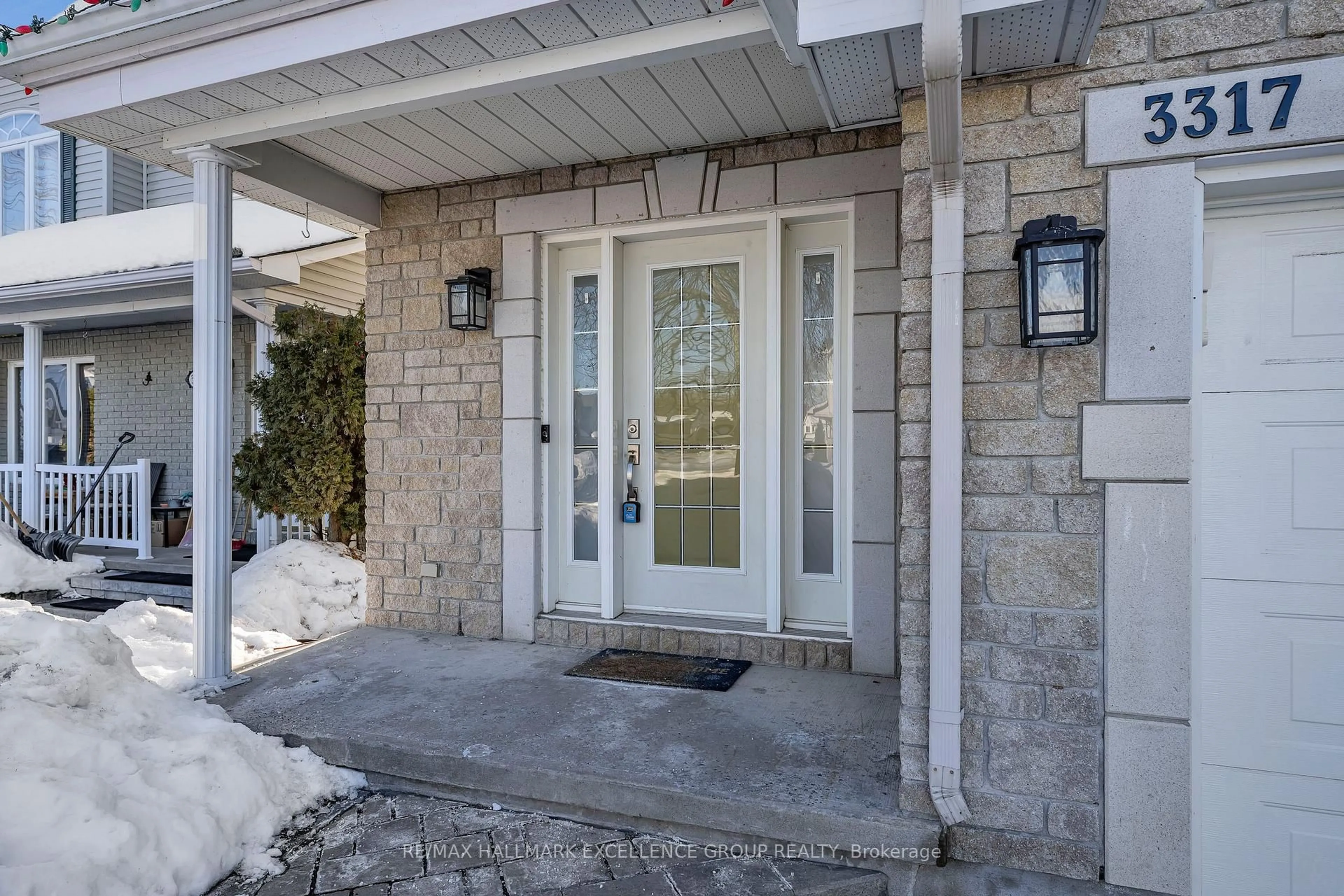 Indoor entryway for 3317 Elie St, Clarence-Rockland Ontario K4K 1S1