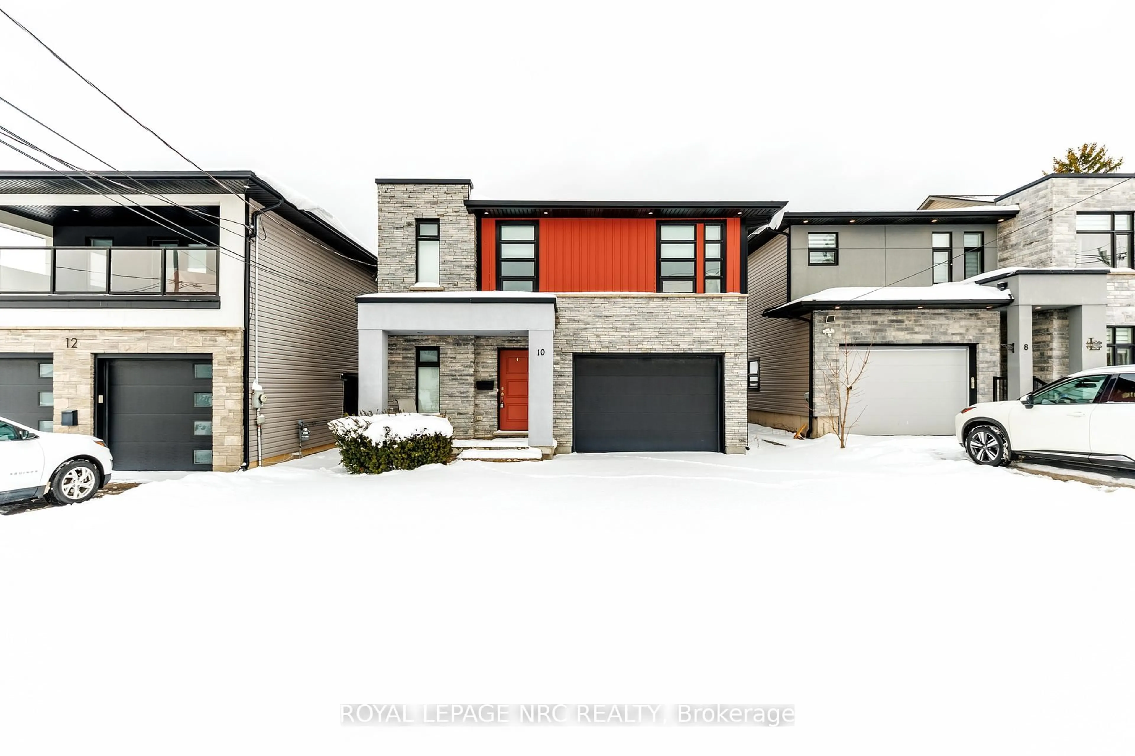 Home with brick exterior material, street for 10 Leeson St, St. Catharines Ontario L2T 2R1