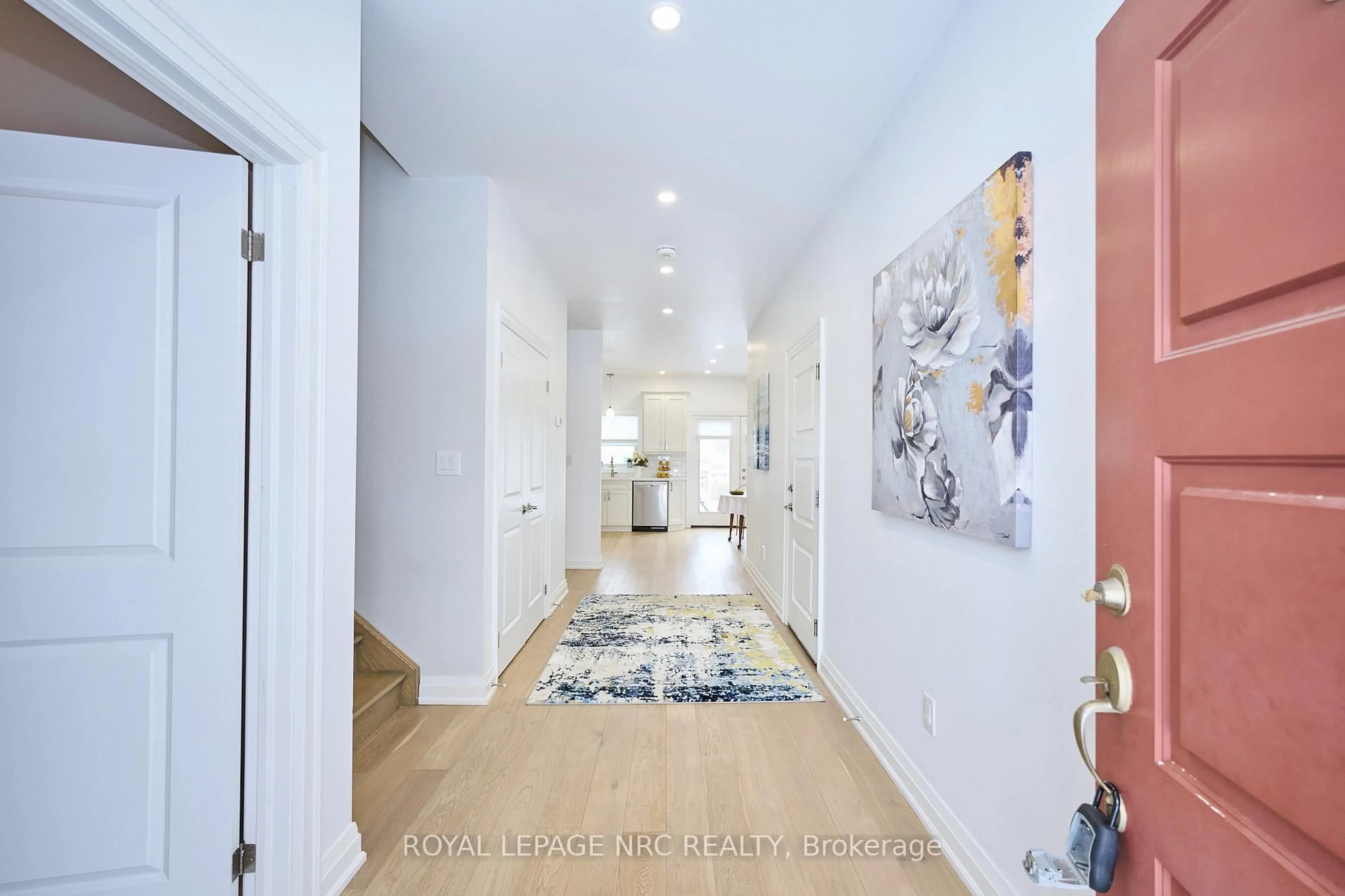 Indoor entryway for 10 Leeson St, St. Catharines Ontario L2T 2R1