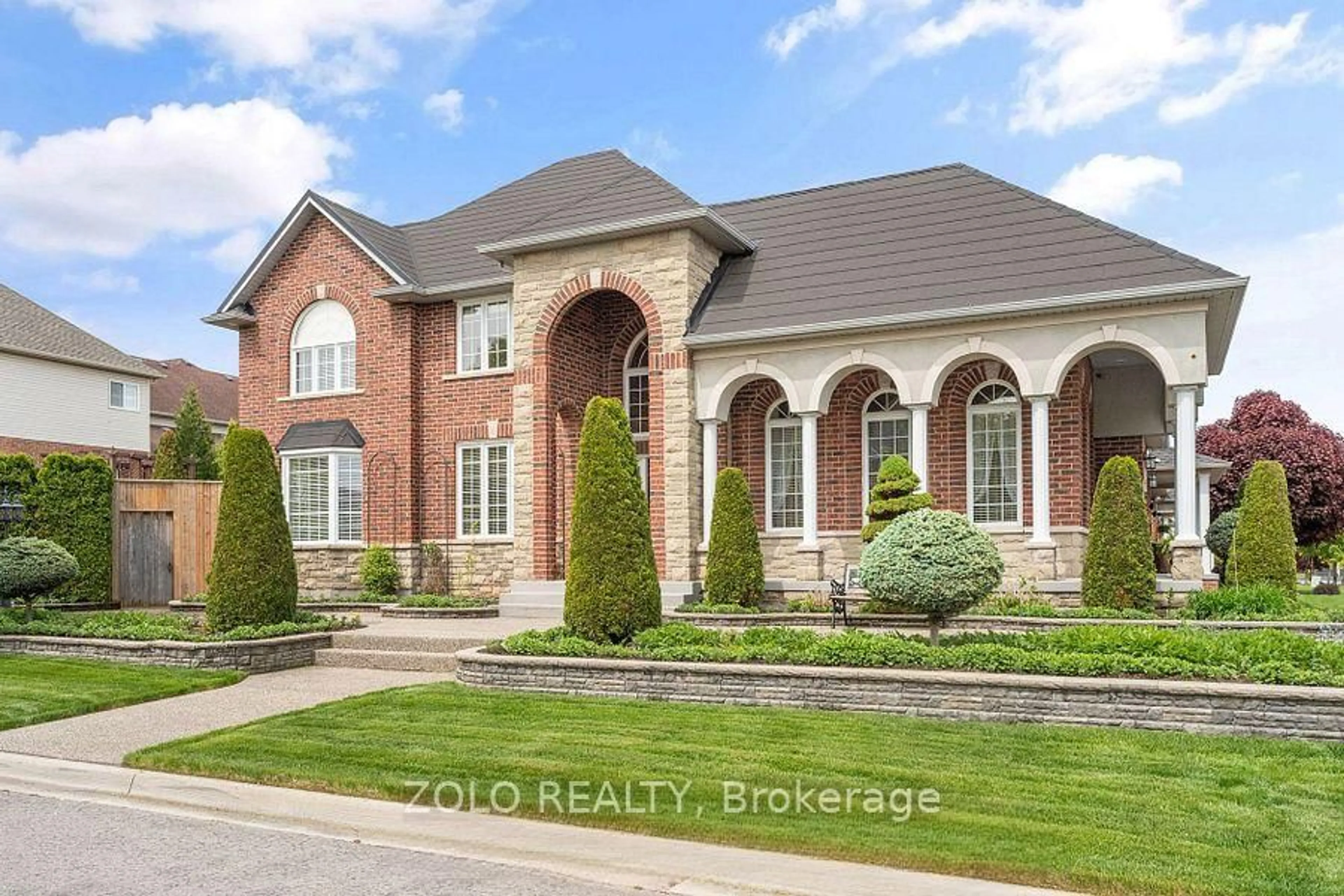 Home with brick exterior material, street for 42 Vinifera Dr, Grimsby Ontario L3M 5S1