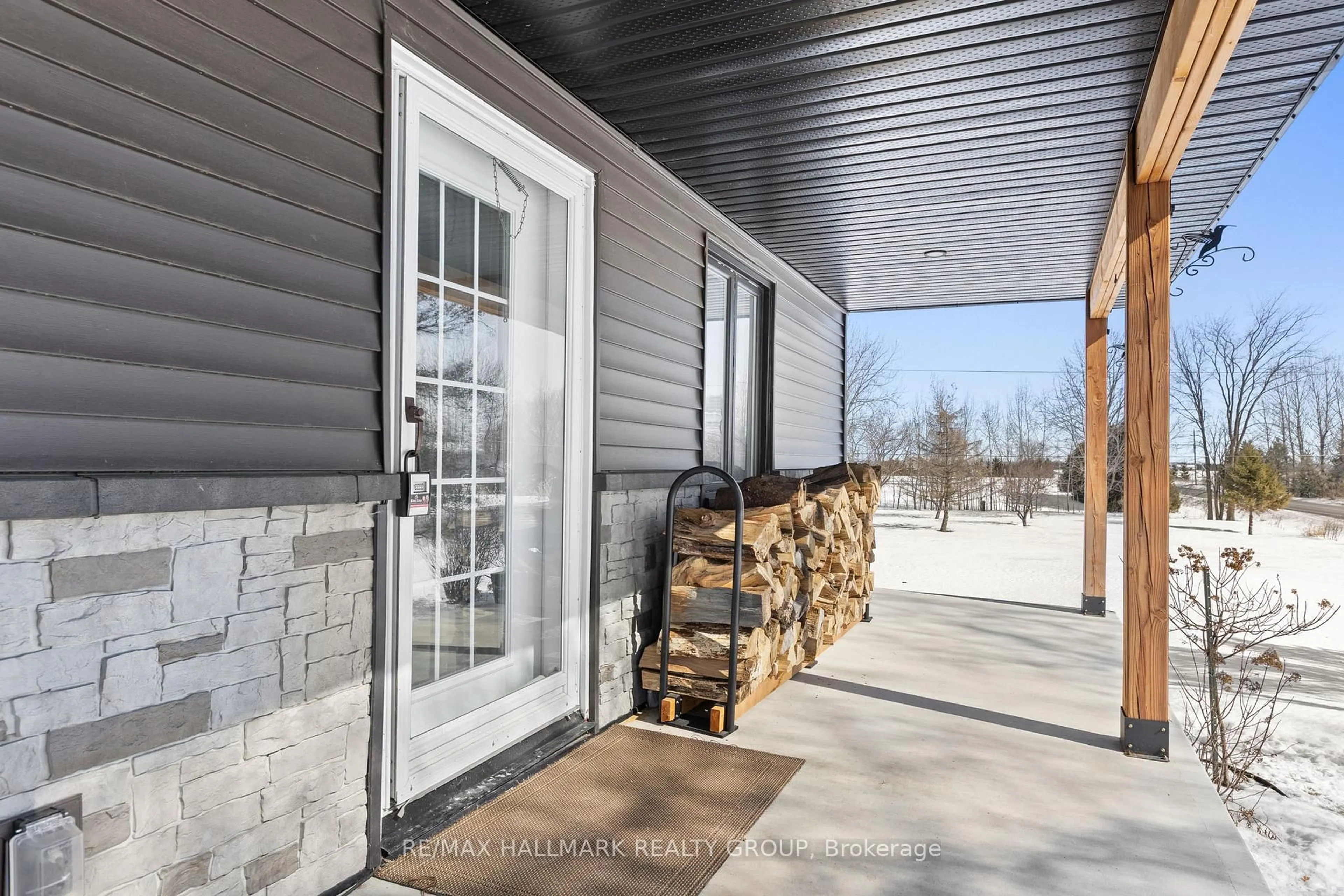 Indoor entryway for 3210 Ritchance Rd, Champlain Ontario K0B 1A0