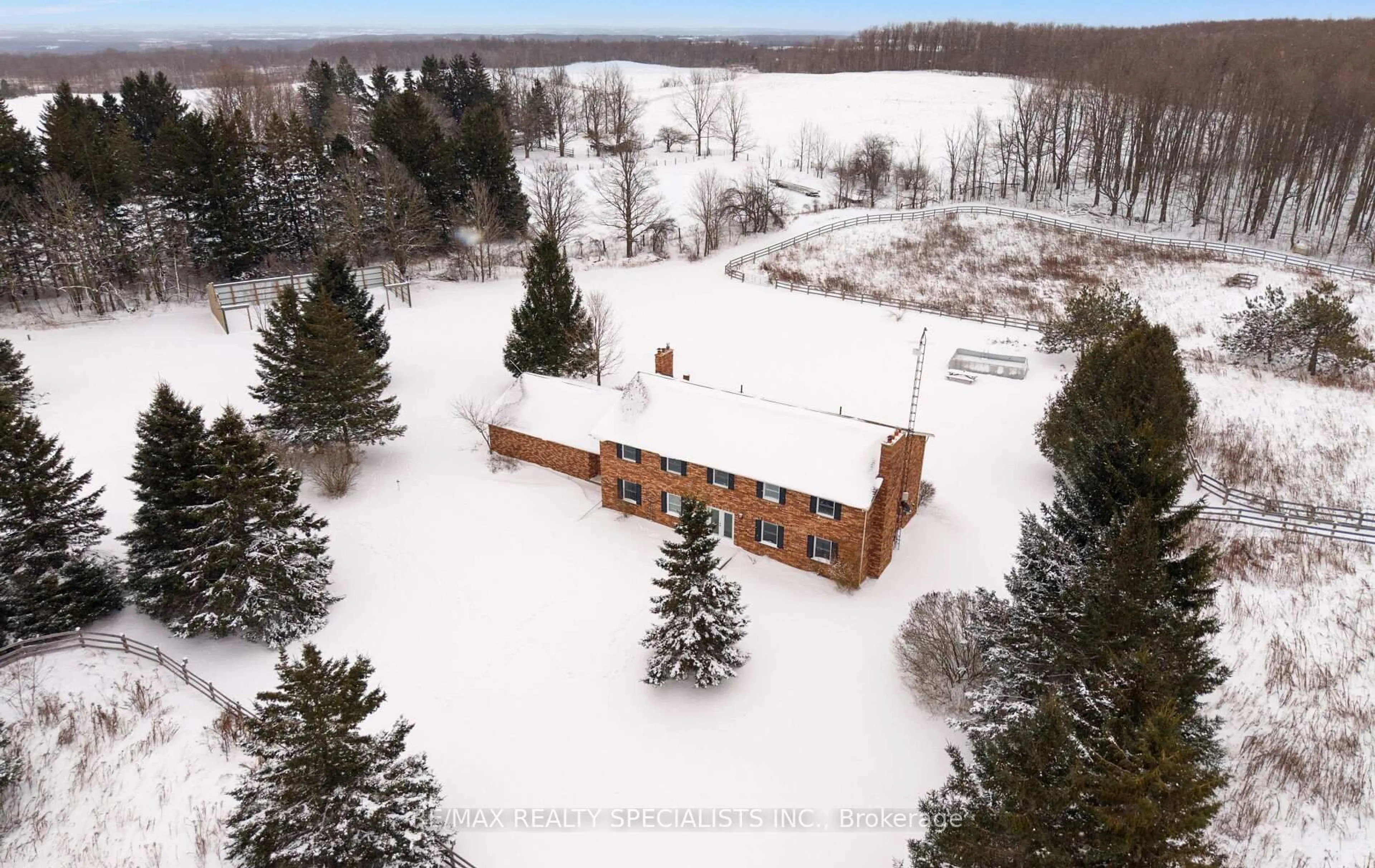 A pic from outside/outdoor area/front of a property/back of a property/a pic from drone, building for 427194 25th Sdrd, Mono Ontario L9V 1E6