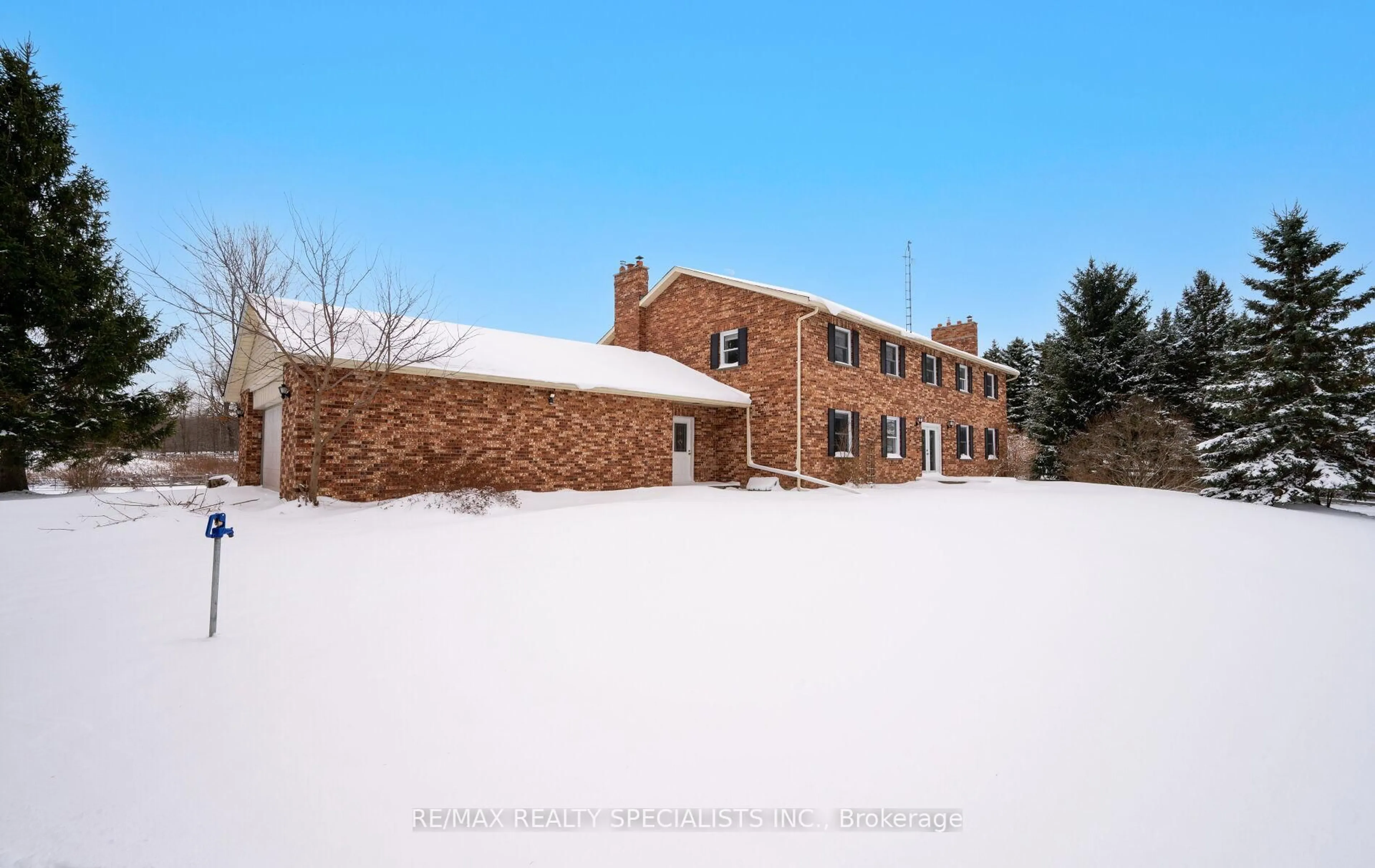 A pic from outside/outdoor area/front of a property/back of a property/a pic from drone, building for 427194 25th Sdrd, Mono Ontario L9V 1E6