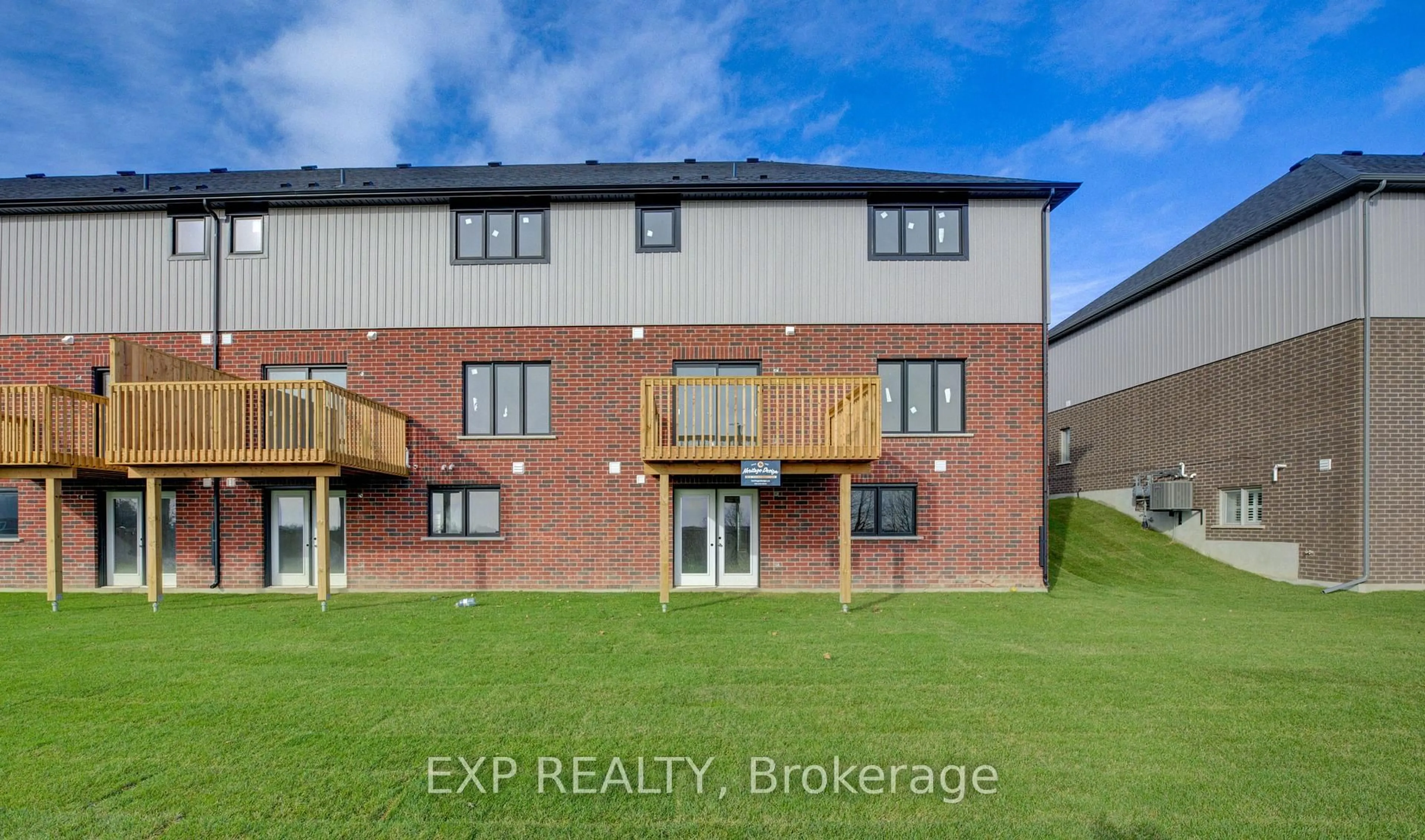 A pic from outside/outdoor area/front of a property/back of a property/a pic from drone, building for 235 APPLEWOOD St, Blandford-Blenheim Ontario N0J 1S0