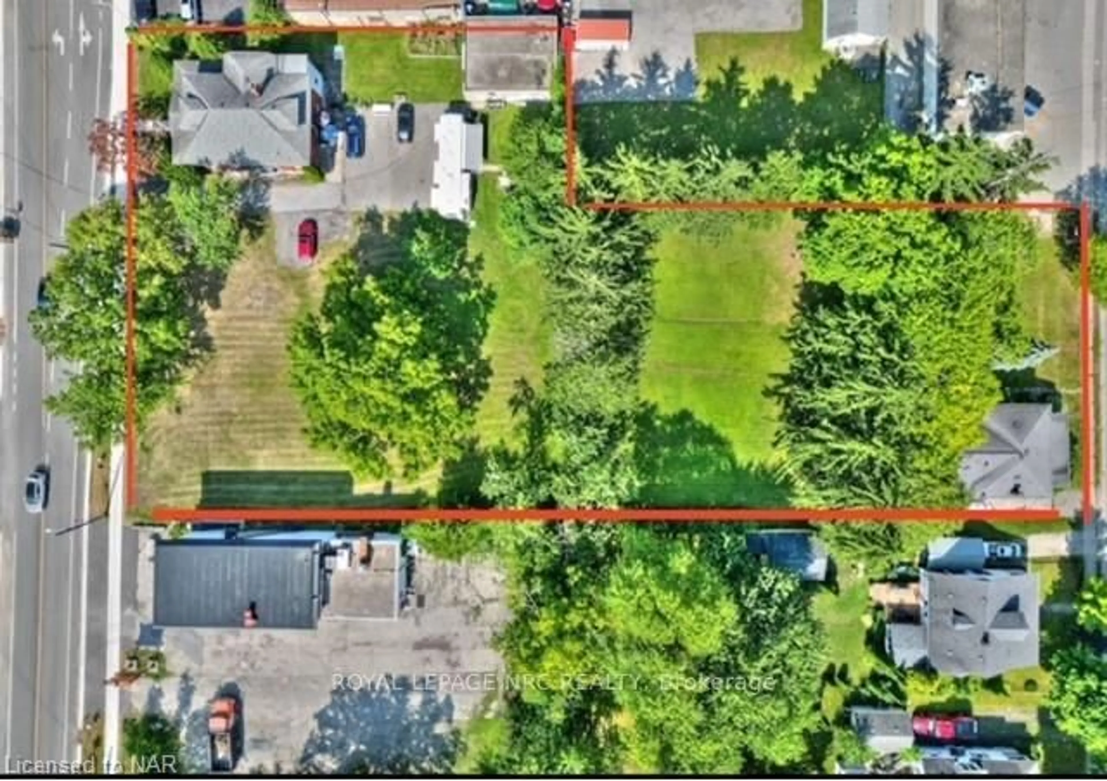A pic from outside/outdoor area/front of a property/back of a property/a pic from drone, street for 3758 Main St, Niagara Falls Ontario L2G 6B2