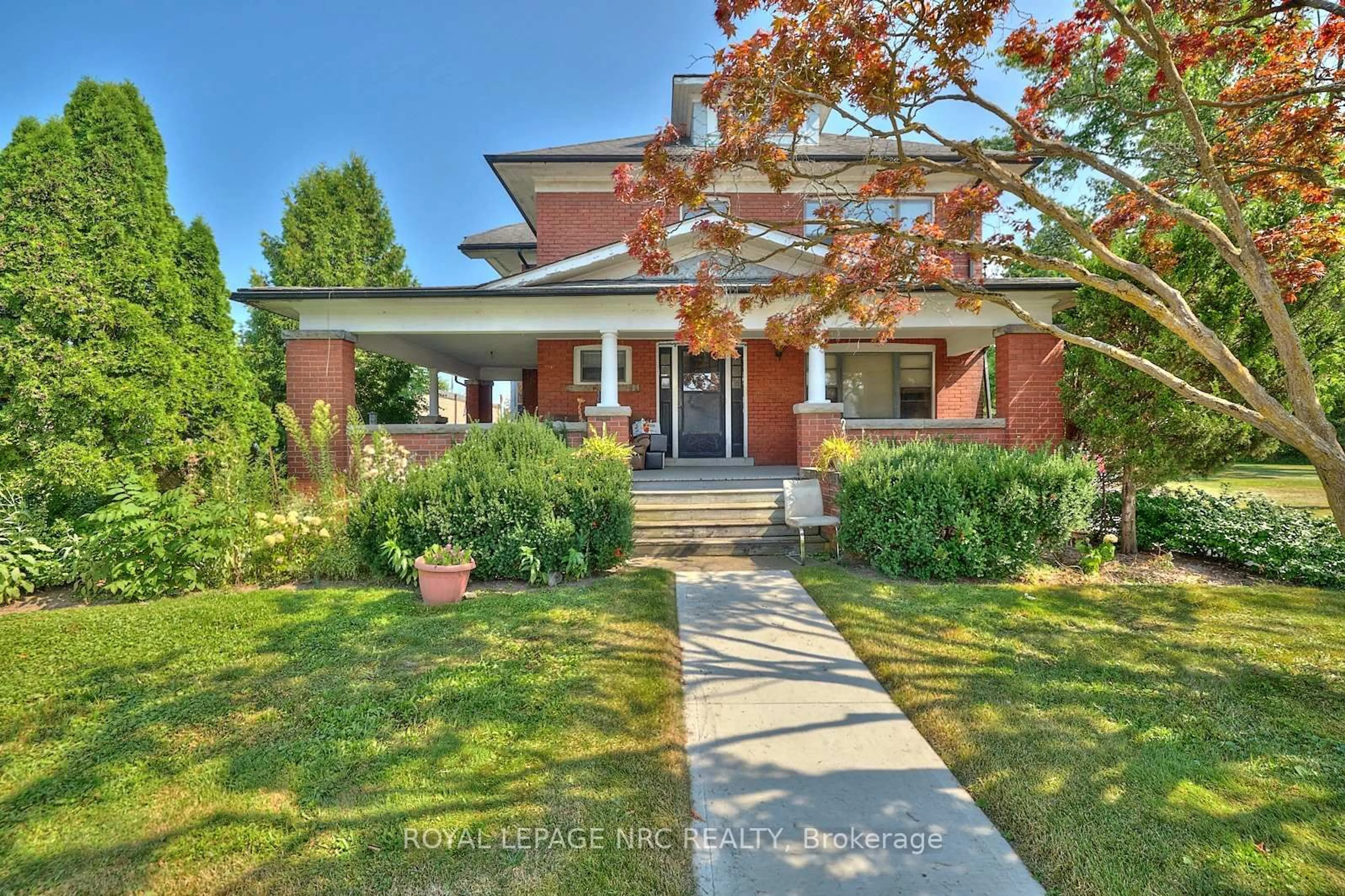 Home with brick exterior material, street for 3758 Main St, Niagara Falls Ontario L2G 6B2