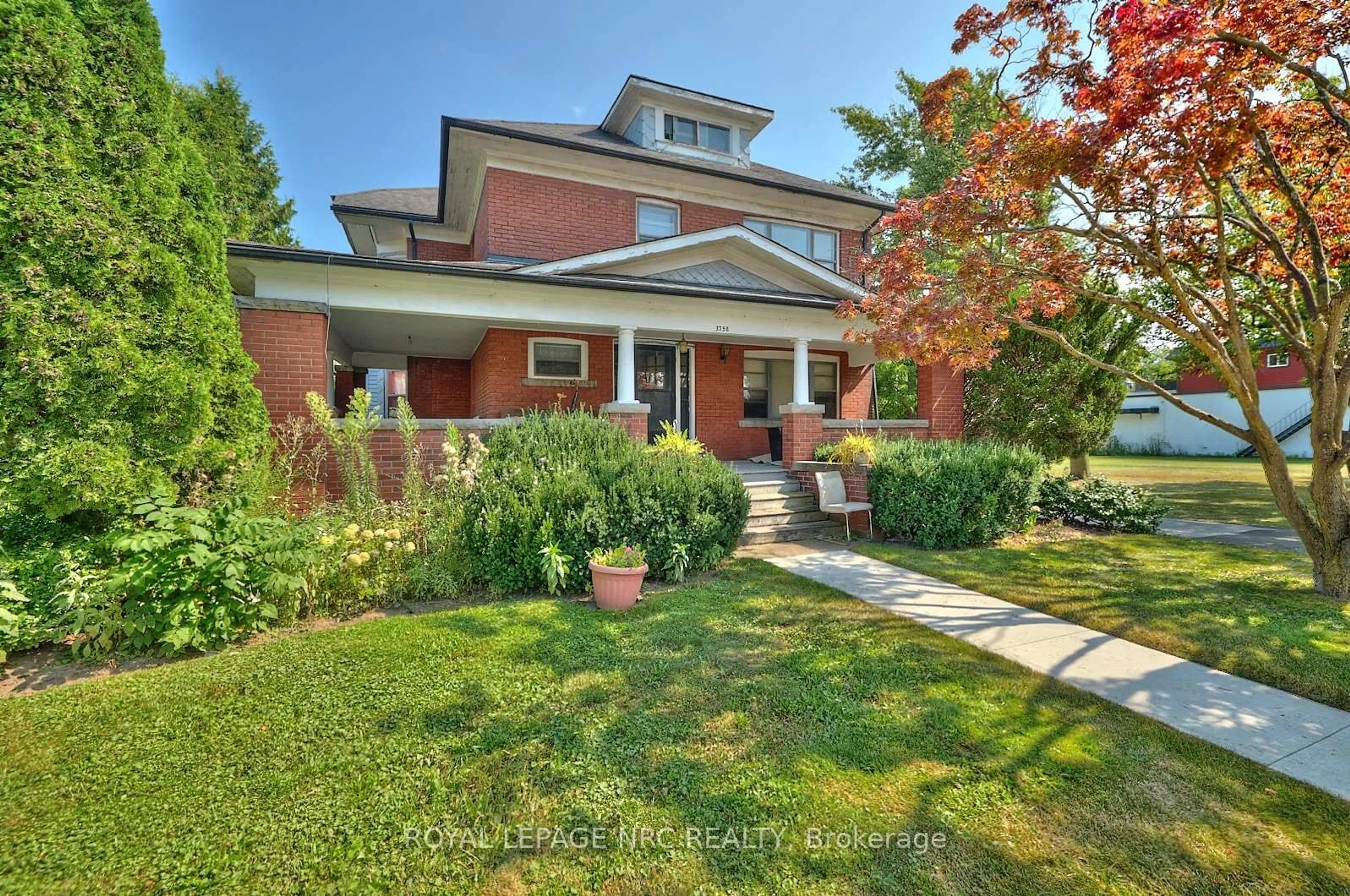 Home with brick exterior material, street for 3758 Main St, Niagara Falls Ontario L2G 6B2