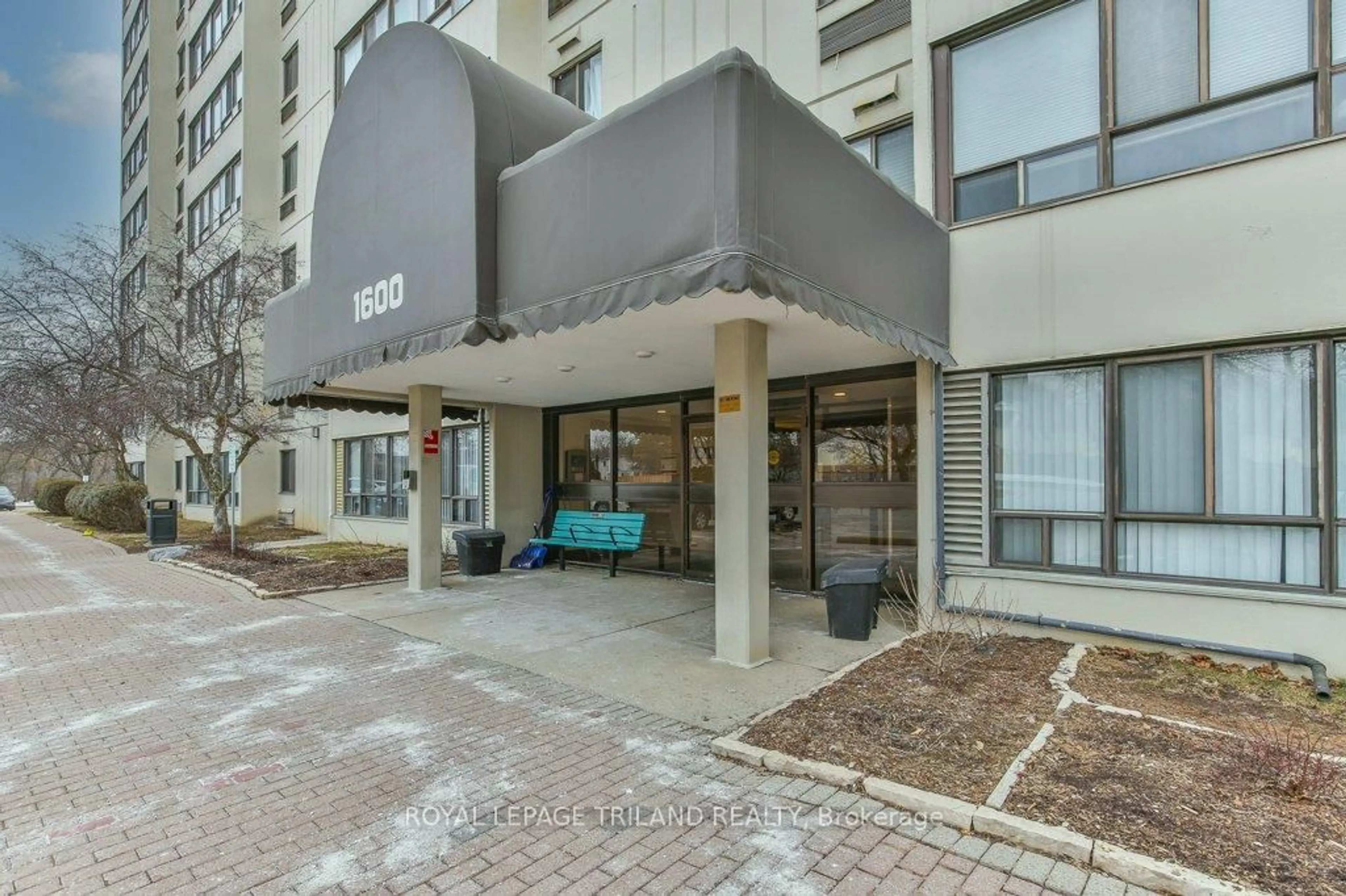 Patio, street for 1600 ADELAIDE St #1001, London North Ontario N5X 3H6