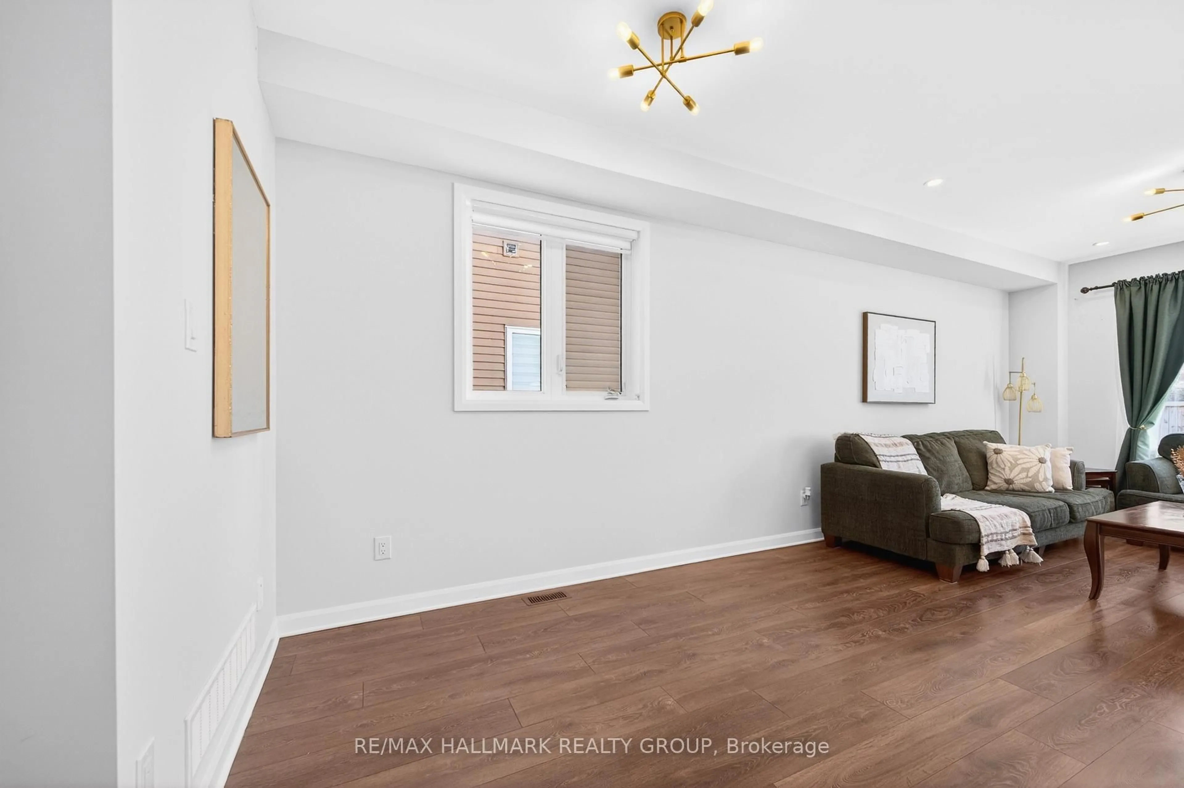 A pic of a room for 562 Clemency Cres, Ottawa Ontario K2J 6R8