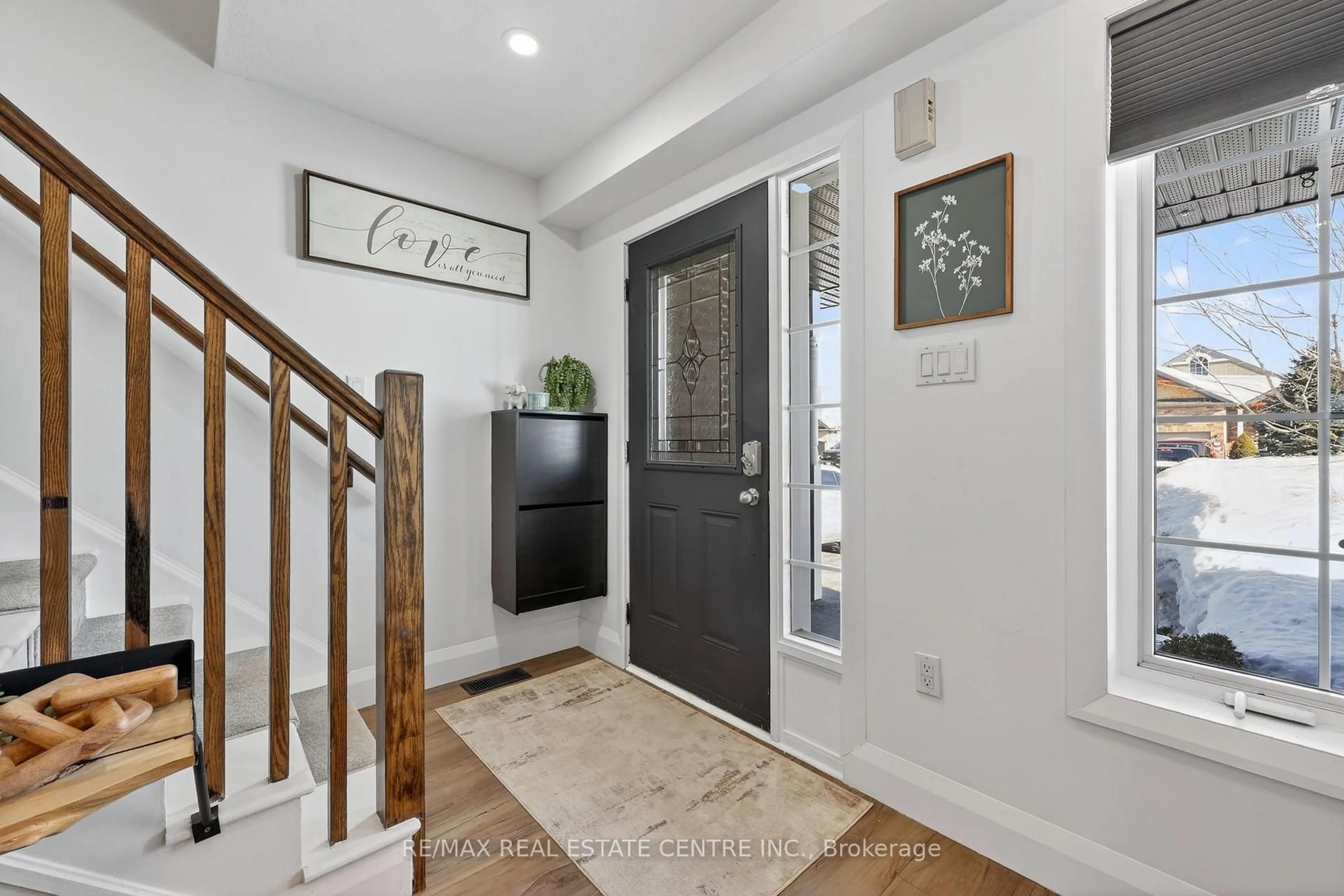 Indoor entryway for 80 Sheffield St, Southgate Ontario N0C 1B0