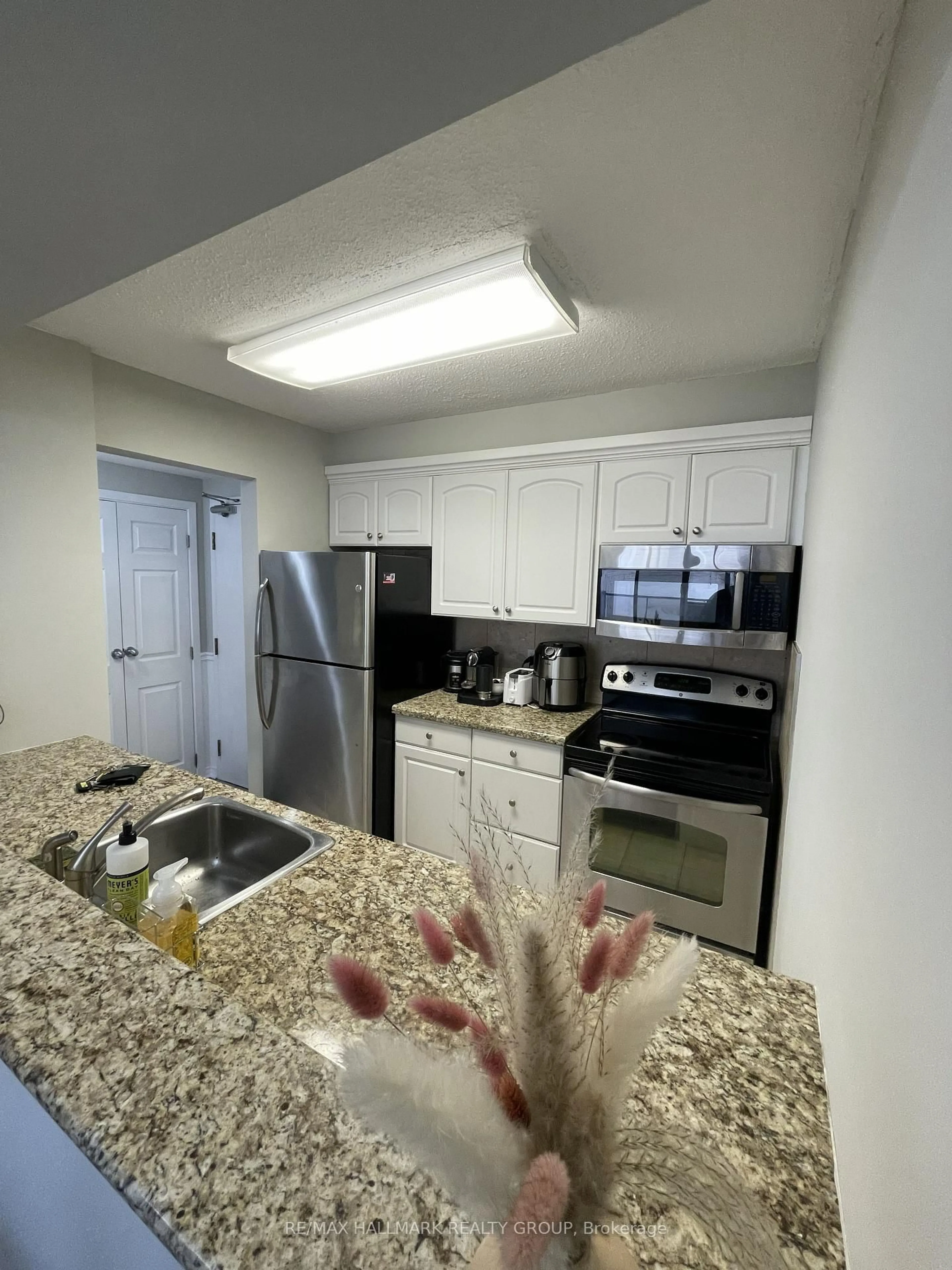 Standard kitchen, unknown for 154 Nelson St #301, Ottawa Ontario K1N 7R5