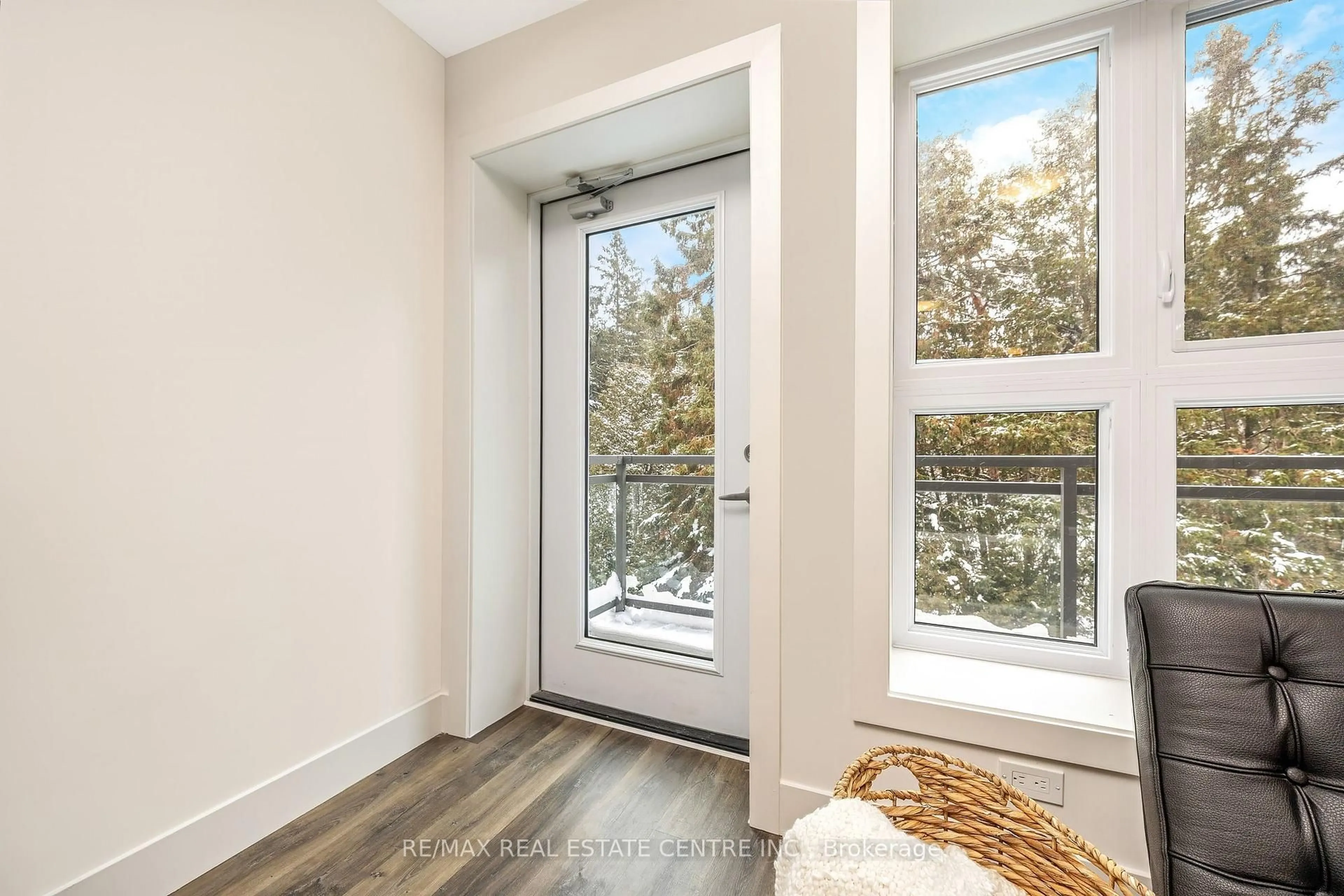 Indoor entryway for 1201 Lackner Pl #407, Kitchener Ontario N2A 0L4