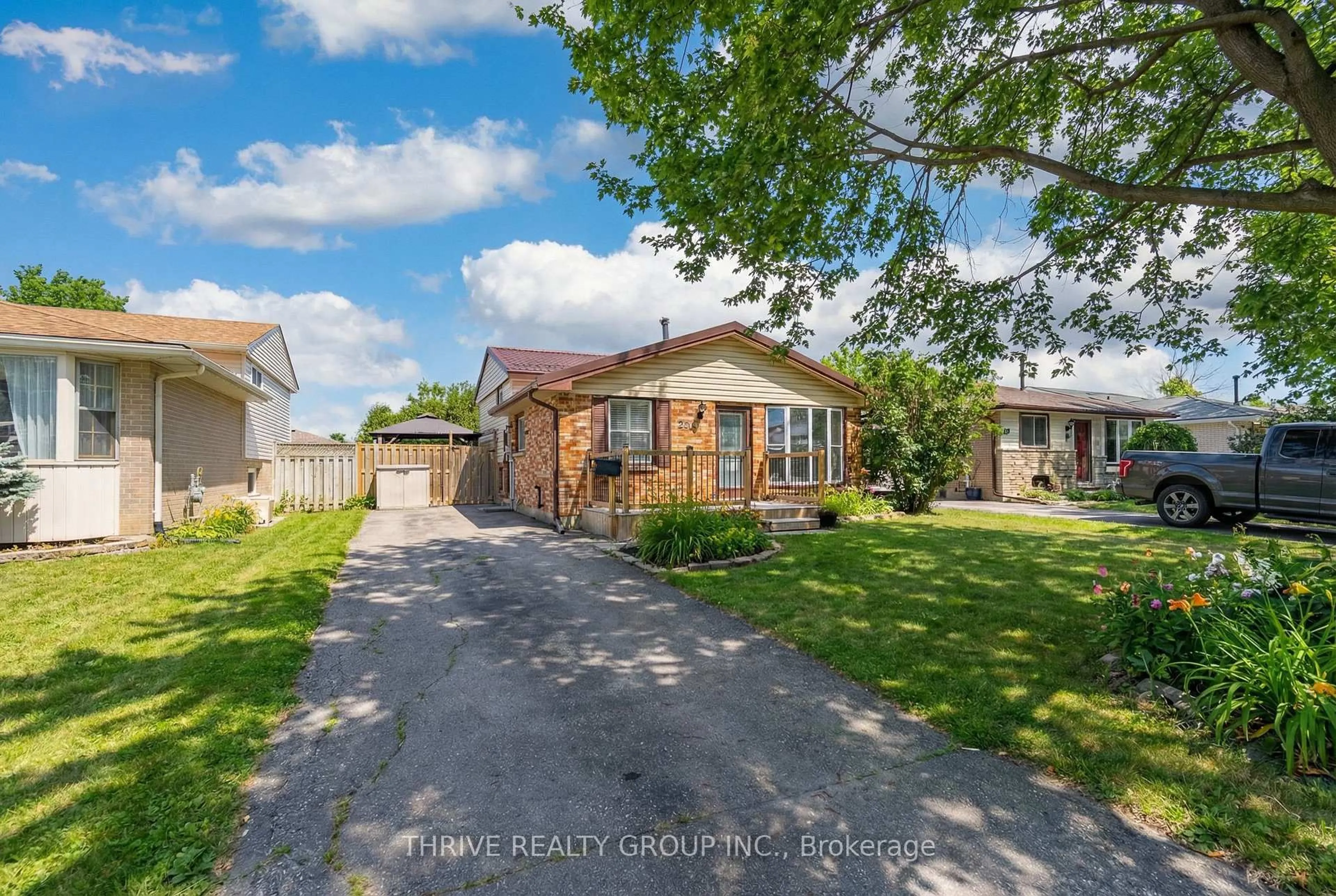 A pic from outside/outdoor area/front of a property/back of a property/a pic from drone, street for 20 BUCHAN Rd, London East Ontario N5V 1L2