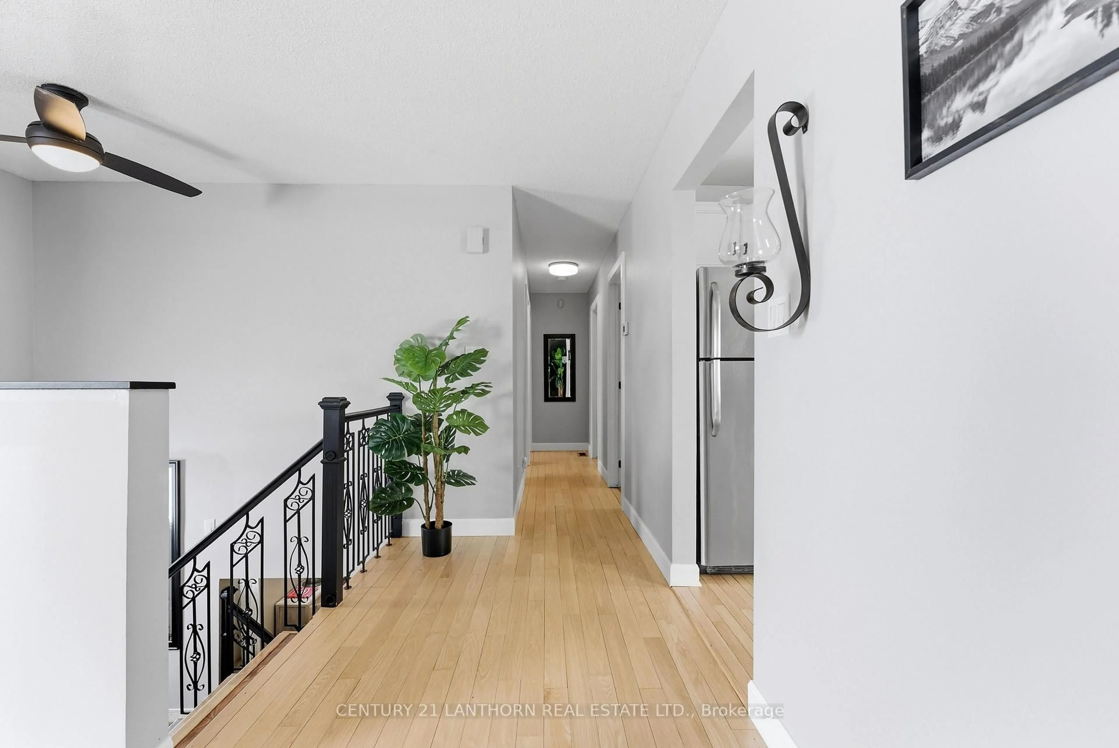 Indoor foyer for 71 Ireland Dr, Quinte West Ontario K8V 5X4