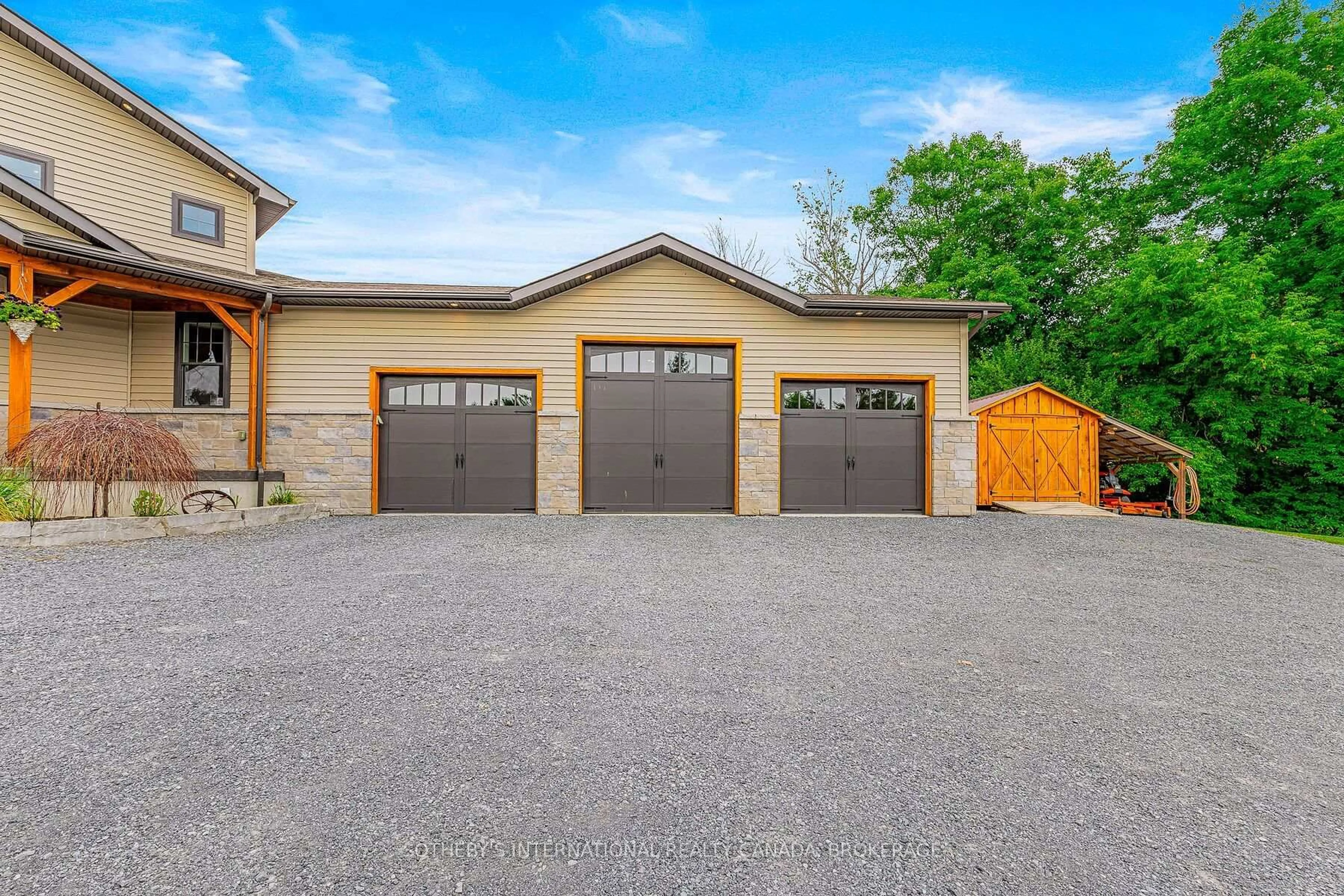 Indoor garage for 92 Reynolds Rd, Front of Leeds & Seeleys Bay Ontario K0E 1V0