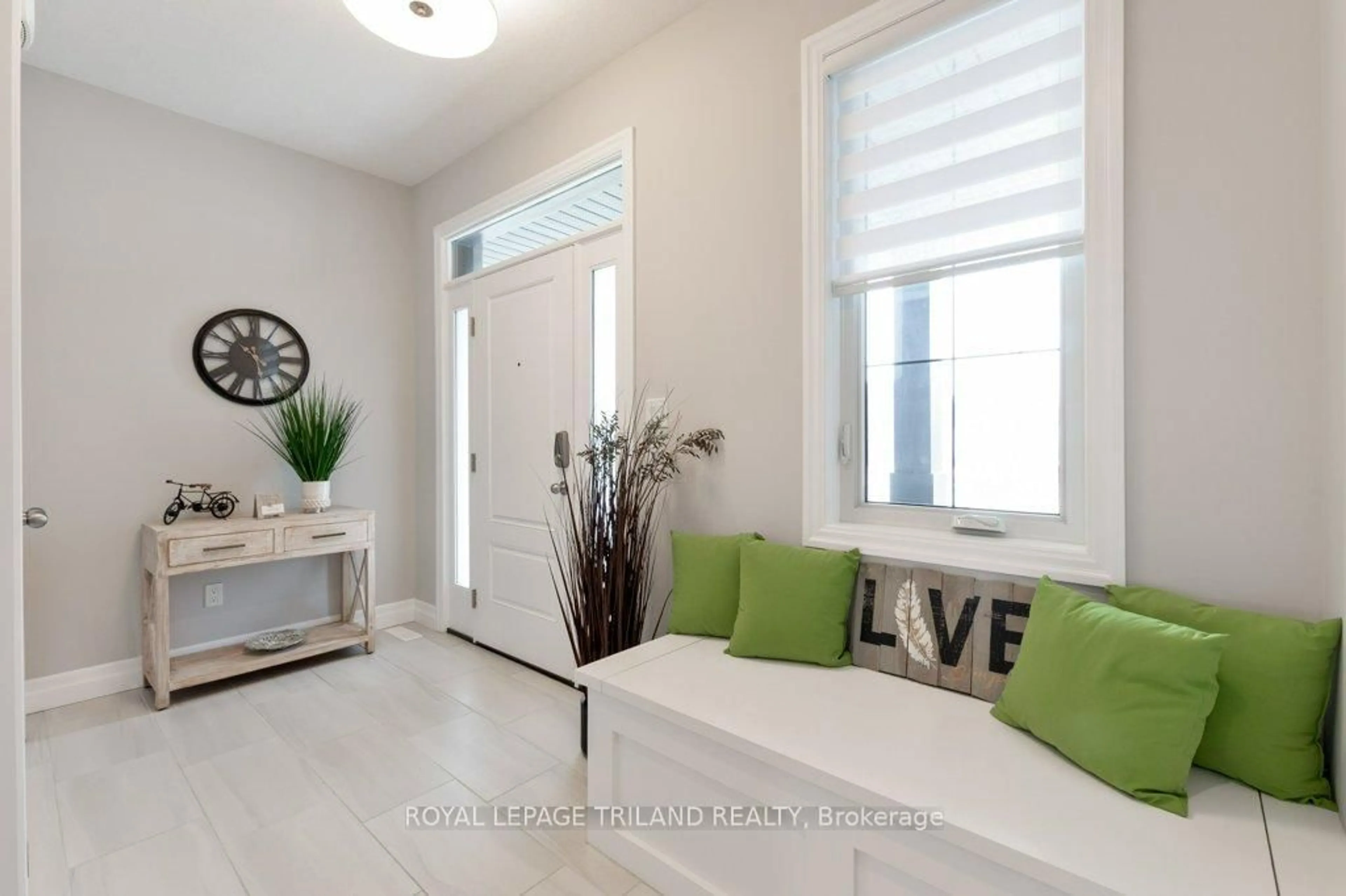 Indoor entryway for 252 Renaissance Dr, St. Thomas Ontario N5R 0P9