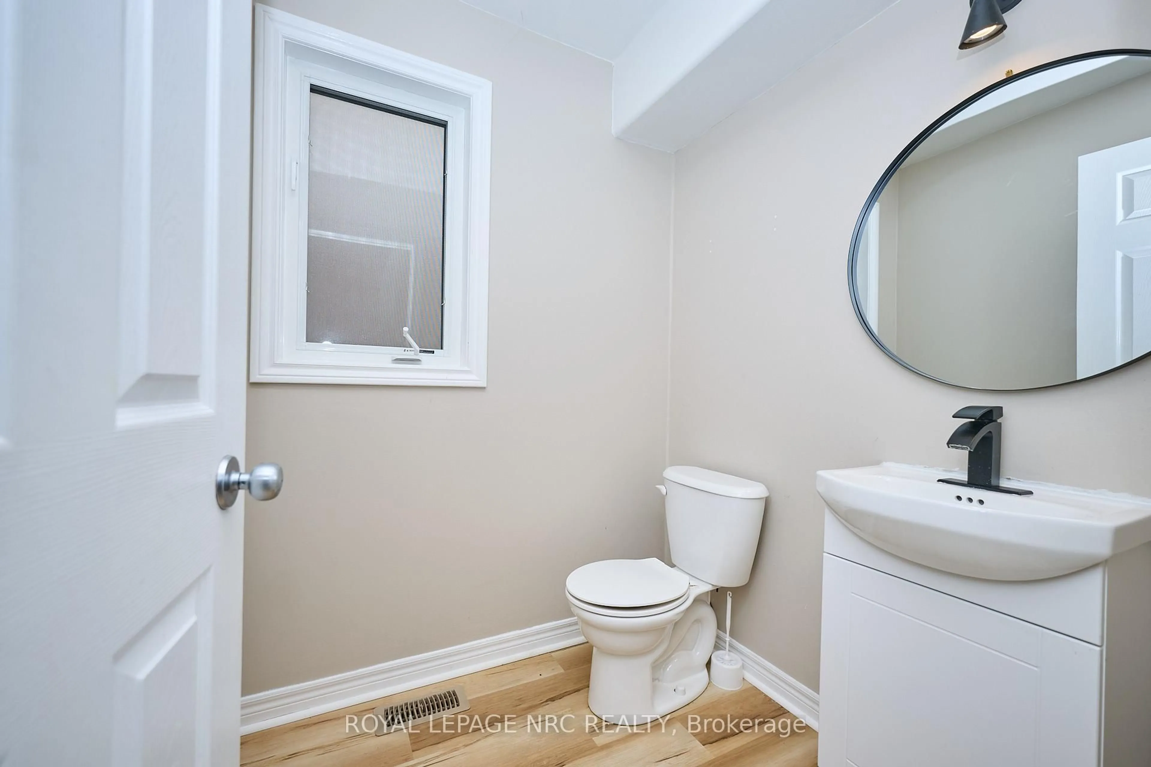Standard bathroom, unknown for 6556 Mary Dr, Niagara Falls Ontario L2H 0B5